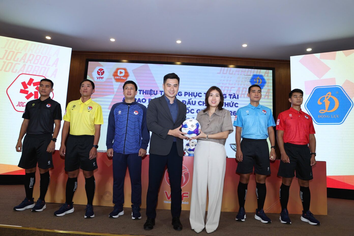 دوري V-League 2025-2026: بداية مثيرة ومليئة بالتشويق! 2 V-League 2025-2026: Kịch tính lượt trận khai mạc - Ảnh 2.
