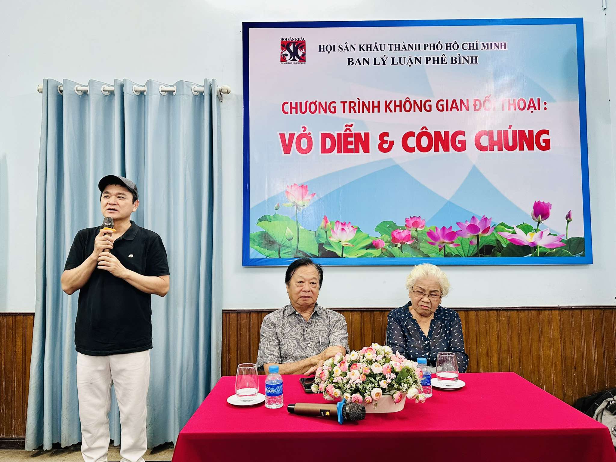 민 니와 후 응이아는 정치적 연극을 공연할 때 관객들이 웃을까 봐 걱정합니다. - 사진 2. Minh Nhí, Hữu Nghĩa lo khán giả bật cười khi diễn kịch chính luận- Ảnh 2.