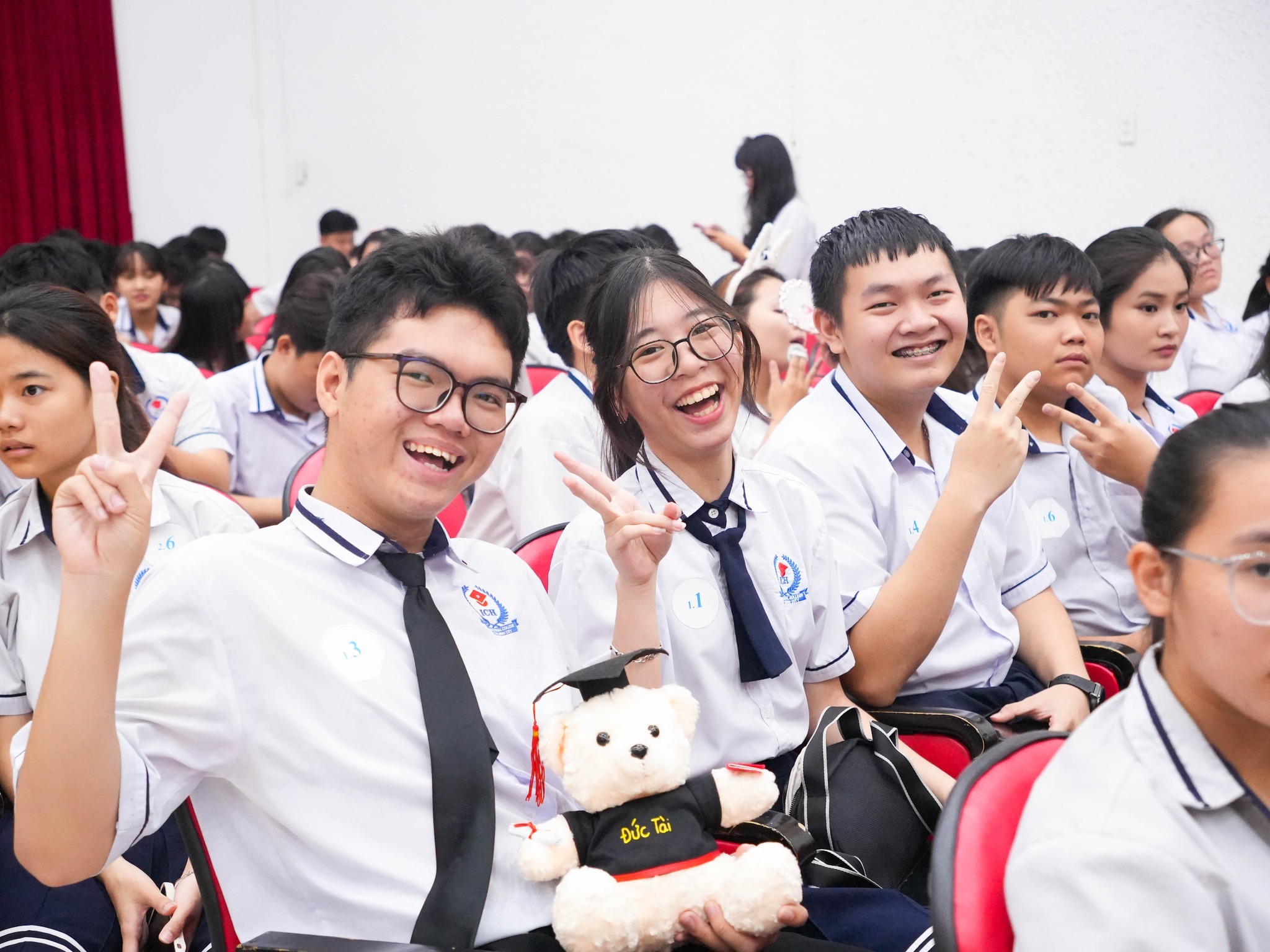 Một trường cao đẳng ở TP HCM có tỉ lệ tốt nghiệp THPT đạt 100%,