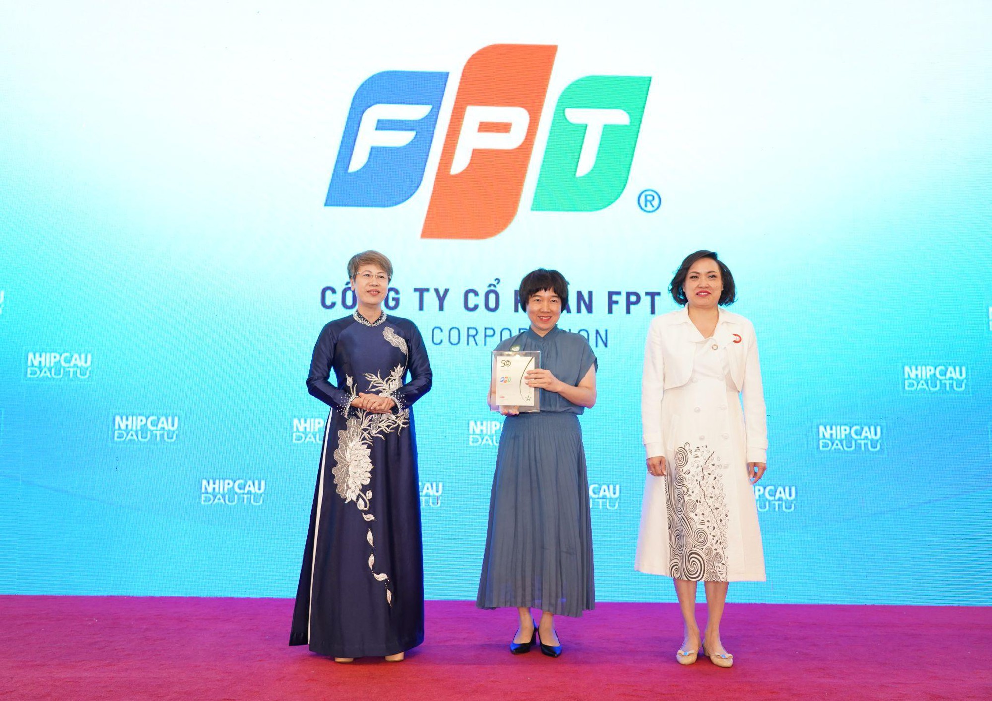 Tiên phong thực hành ESG, FPT được vinh danh TOP50 Doanh nghiệp phát triển bền vững- Ảnh 1. Tiên phong thực hành ESG, FPT được vinh danh TOP50 Doanh nghiệp phát triển bền vững- Ảnh 1.