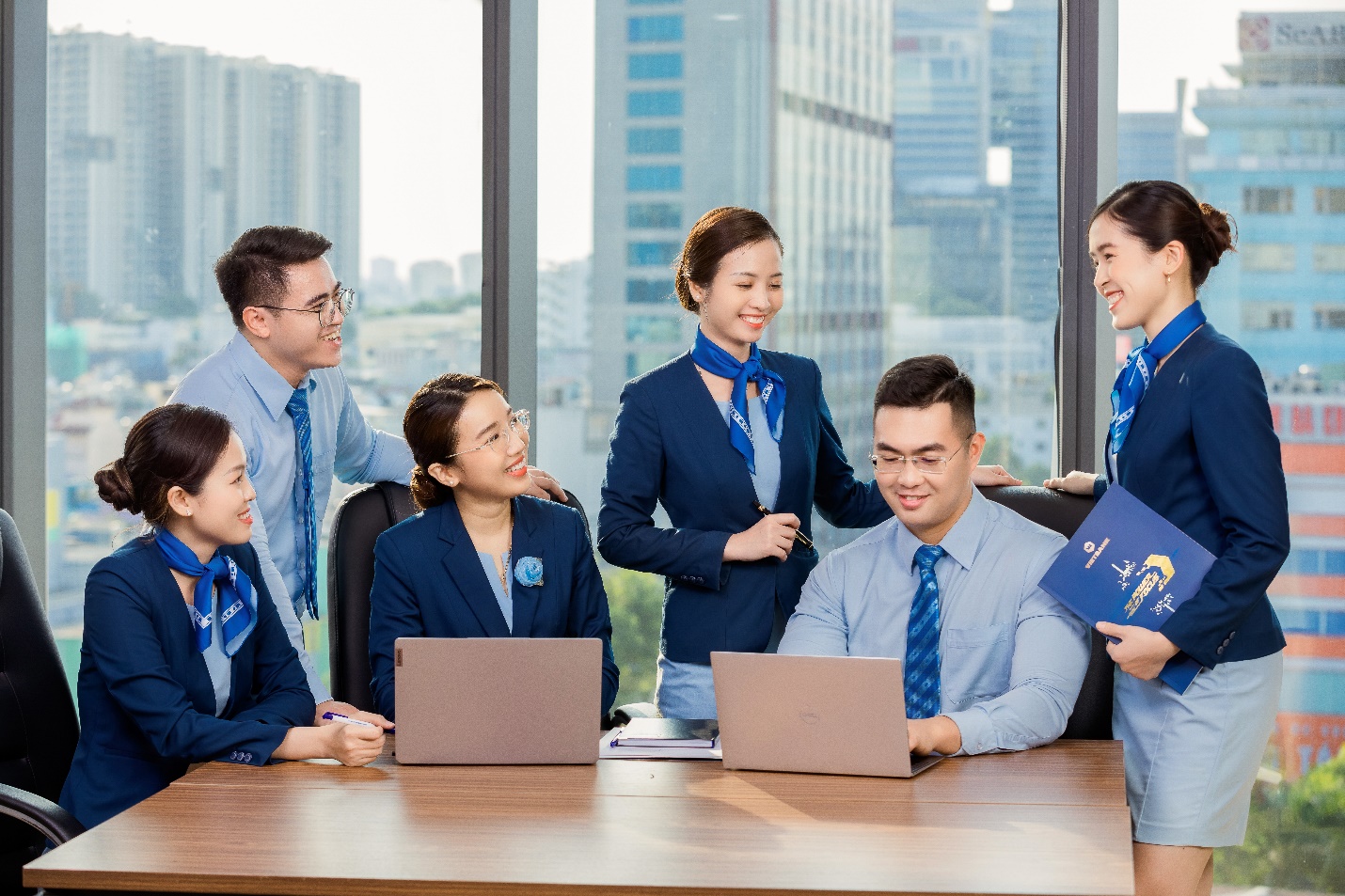 Vietbank và nguồn nhân lực gắn liền nơi làm việc lý tưởng- Ảnh 1. Vietbank và nguồn nhân lực gắn liền nơi làm việc lý tưởng- Ảnh 1.