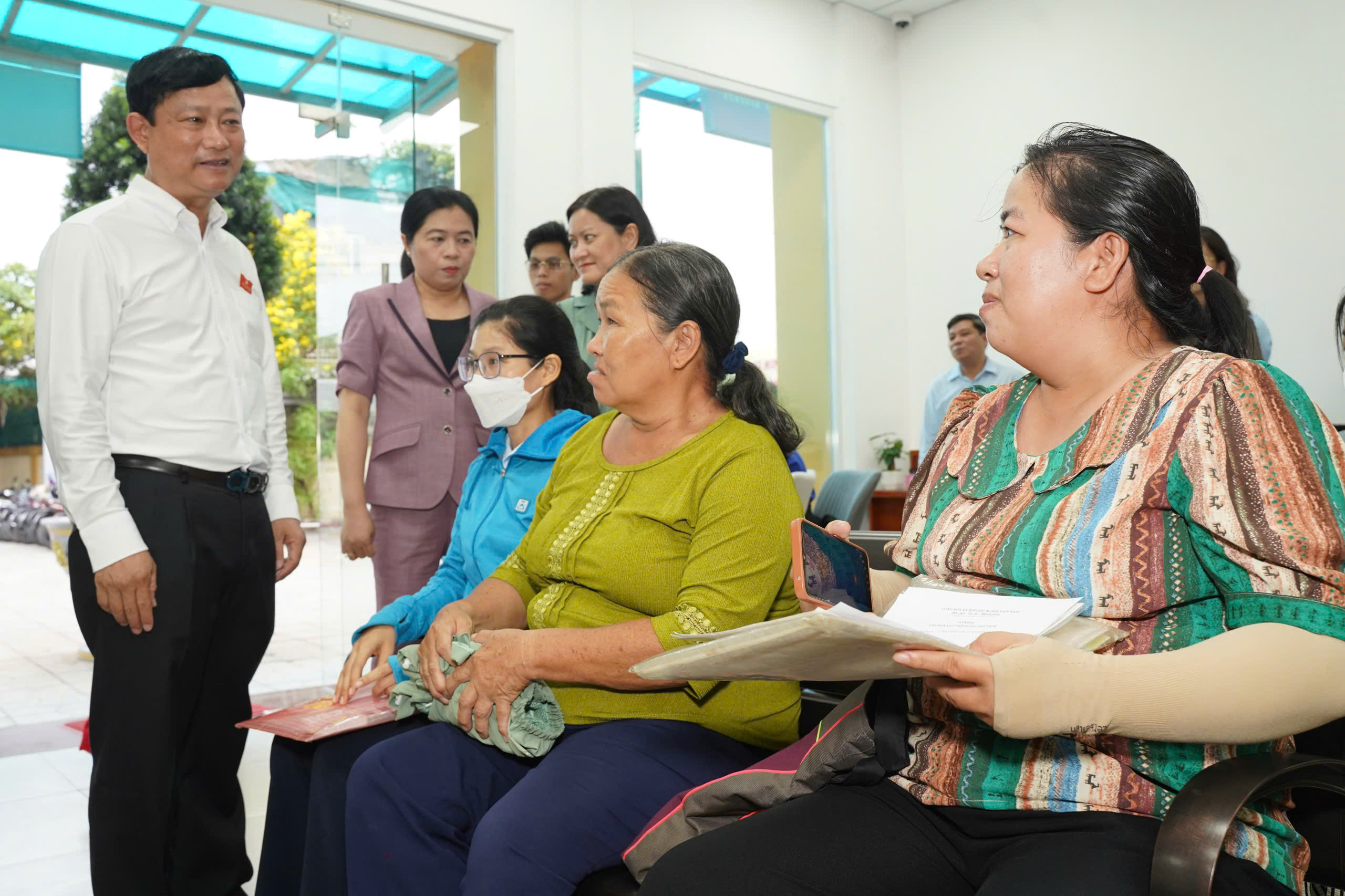 Chủ tịch HĐND TP HCM Võ Văn Minh khảo sát phường trọng điểm của thành phố- Ảnh 1. Chủ tịch HĐND TP HCM Võ Văn Minh khảo sát phường trọng điểm của thành phố- Ảnh 1.