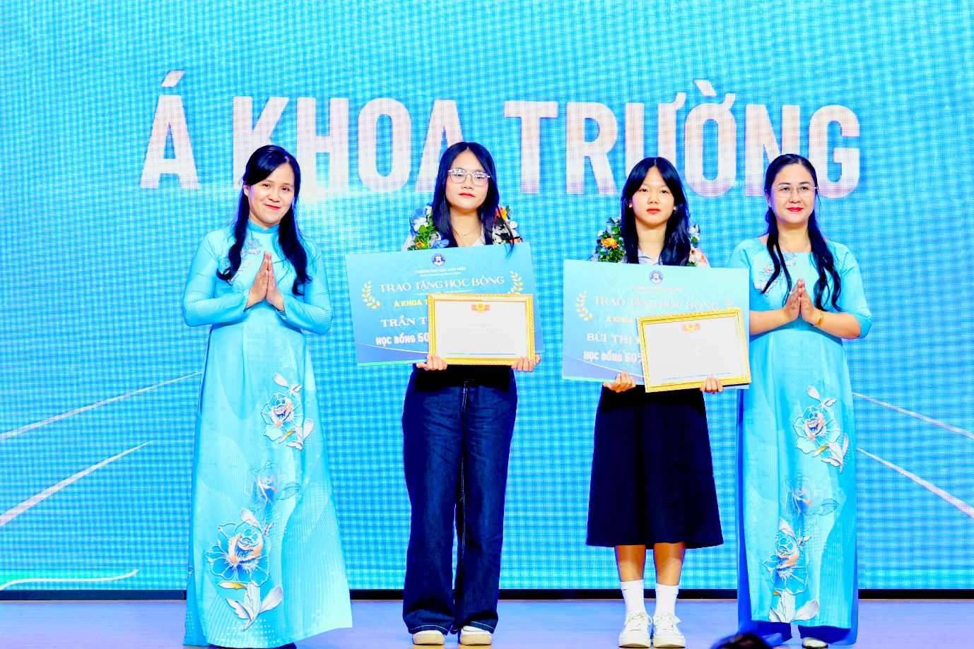 Trường ĐH Văn Hiến công bố điểm sàn xét tuyển năm 2025 và chính sách hỗ trợ lên đến 60% học phí HK1- Ảnh 3. Trường ĐH Văn Hiến công bố điểm sàn xét tuyển năm 2025 và chính sách hỗ trợ lên đến 60% học phí HK1- Ảnh 3.