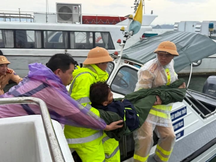 Vụ đắm tàu du lịch trên vịnh Hạ Long: Cứu được 11 người, tìm thấy 28 thi thể nạn nhân - Ảnh 7.