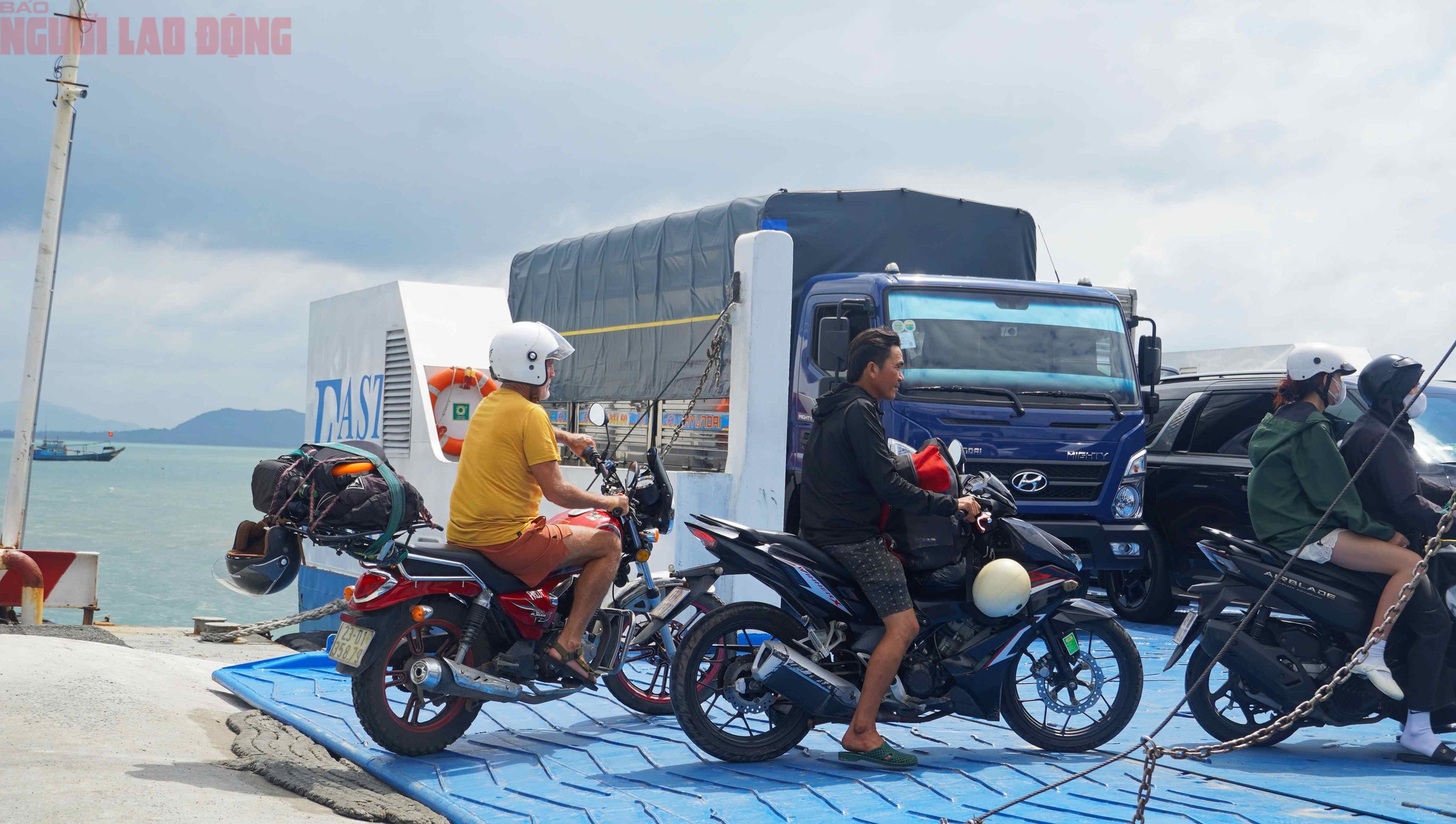 Quốc lộ - cao tốc ùn ứ, tài xế, du khách chuyển hướng đi phà Vũng Tàu - Cần Giờ- Ảnh 2.