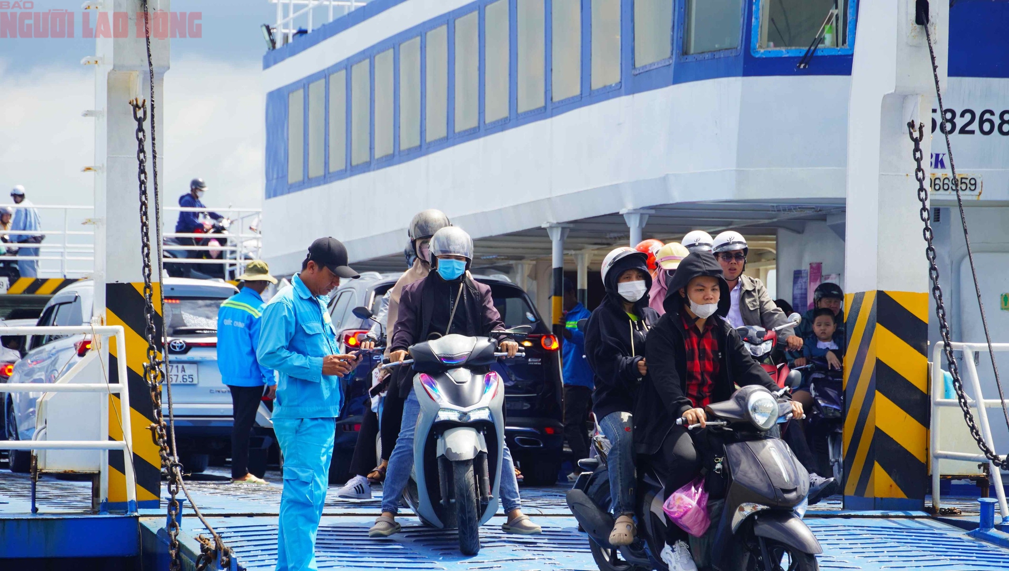 Quốc lộ - cao tốc ùn ứ, tài xế, du khách chuyển hướng đi phà Vũng Tàu - Cần Giờ- Ảnh 5.