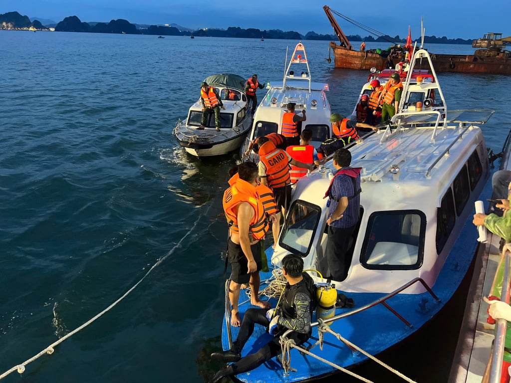 Vụ đắm tàu du lịch trên vịnh Hạ Long: Cứu được 11 người, tìm thấy 28 thi thể nạn nhân - Ảnh 6.