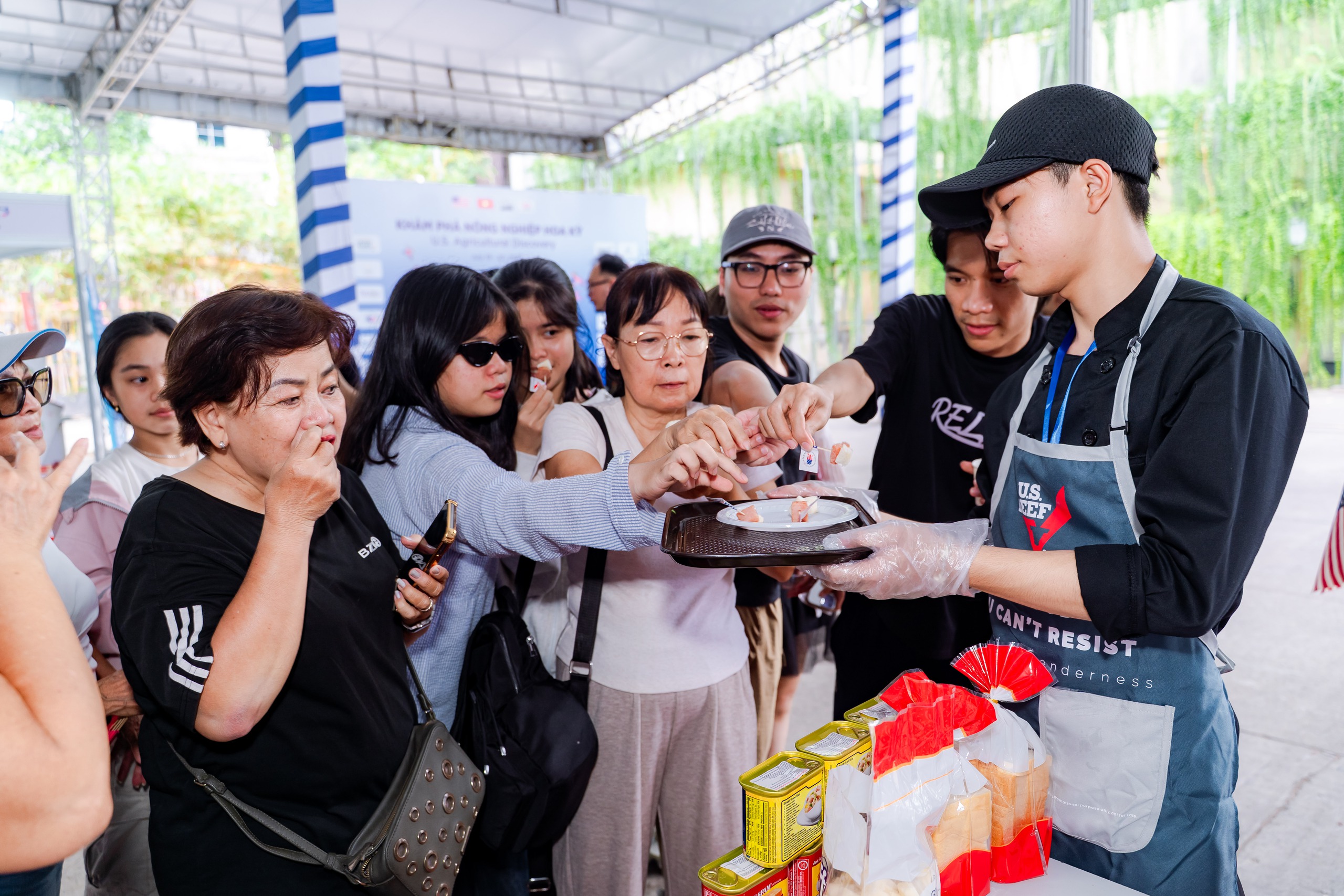 Profitez gratuitement de bœuf américain et de pizza à Ho Chi Minh-Ville lors de la découverte de l'agriculture américaine - Photo 1. Thưởng thức bò Mỹ và pizza miễn phí tại TP HCM dịp Khám phá Nông nghiệp Hoa Kỳ - Ảnh 1.