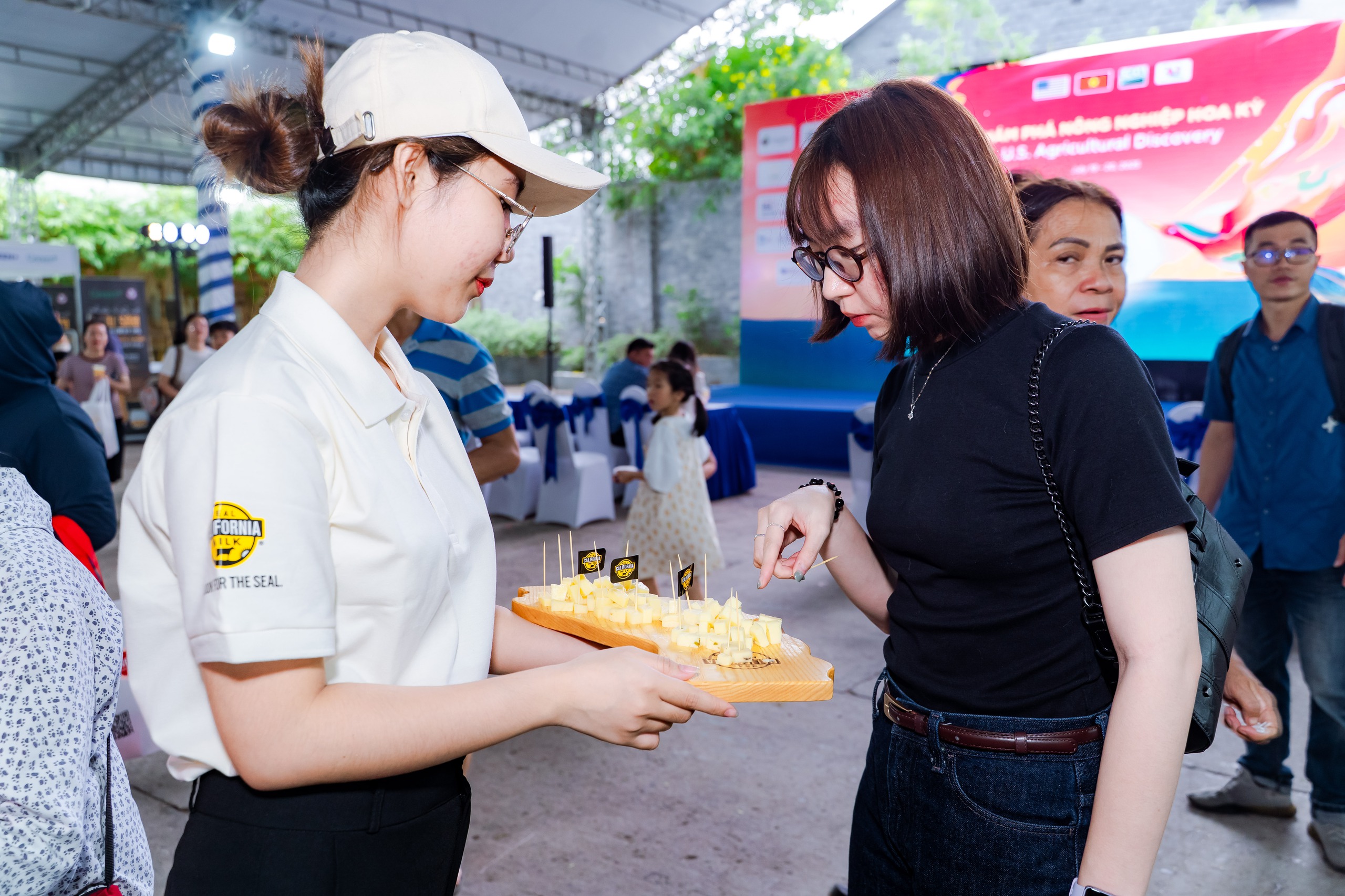 Profitez gratuitement de bœuf américain et de pizza à Ho Chi Minh-Ville lors de la découverte de l'agriculture américaine - Photo 7. Thưởng thức bò Mỹ và pizza miễn phí tại TP HCM dịp Khám phá Nông nghiệp Hoa Kỳ - Ảnh 7.