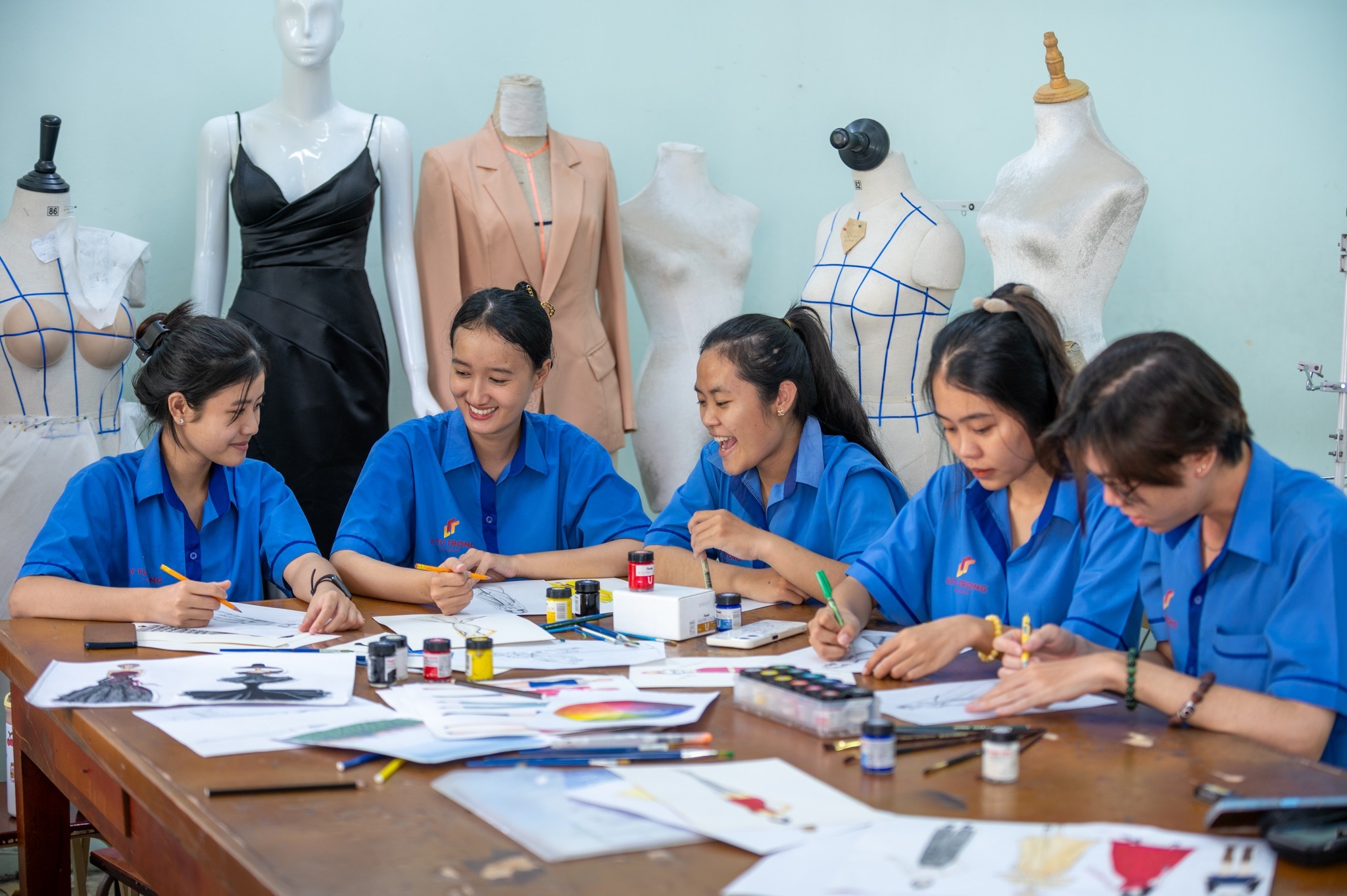 Ho Či Minovo Město: Centra odborného a dalšího vzdělávání se potýkají s zápisem studentů – Foto 3. TP HCM: Trung tâm GDNN-GDTX chật vật tuyển sinh- Ảnh 3.