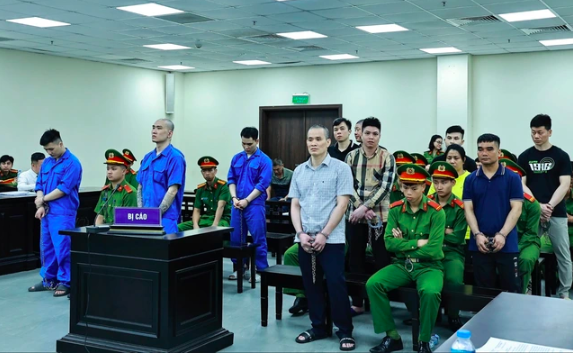 Vụ dùng xe biển xanh chở ma tuý: Tuyên án tử hình 11 bị cáo- Ảnh 1.