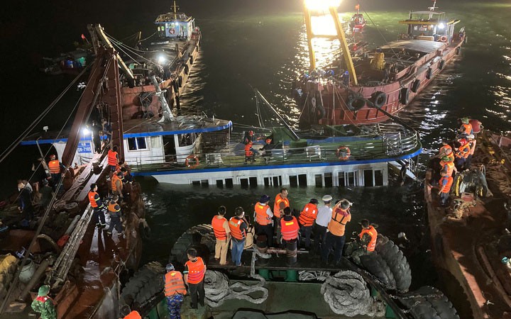 Lật tàu ở vịnh Hạ Long: Nỗi đau Từ thảm kịch bất ngờ đến nhiều gia đình - Ảnh 2.