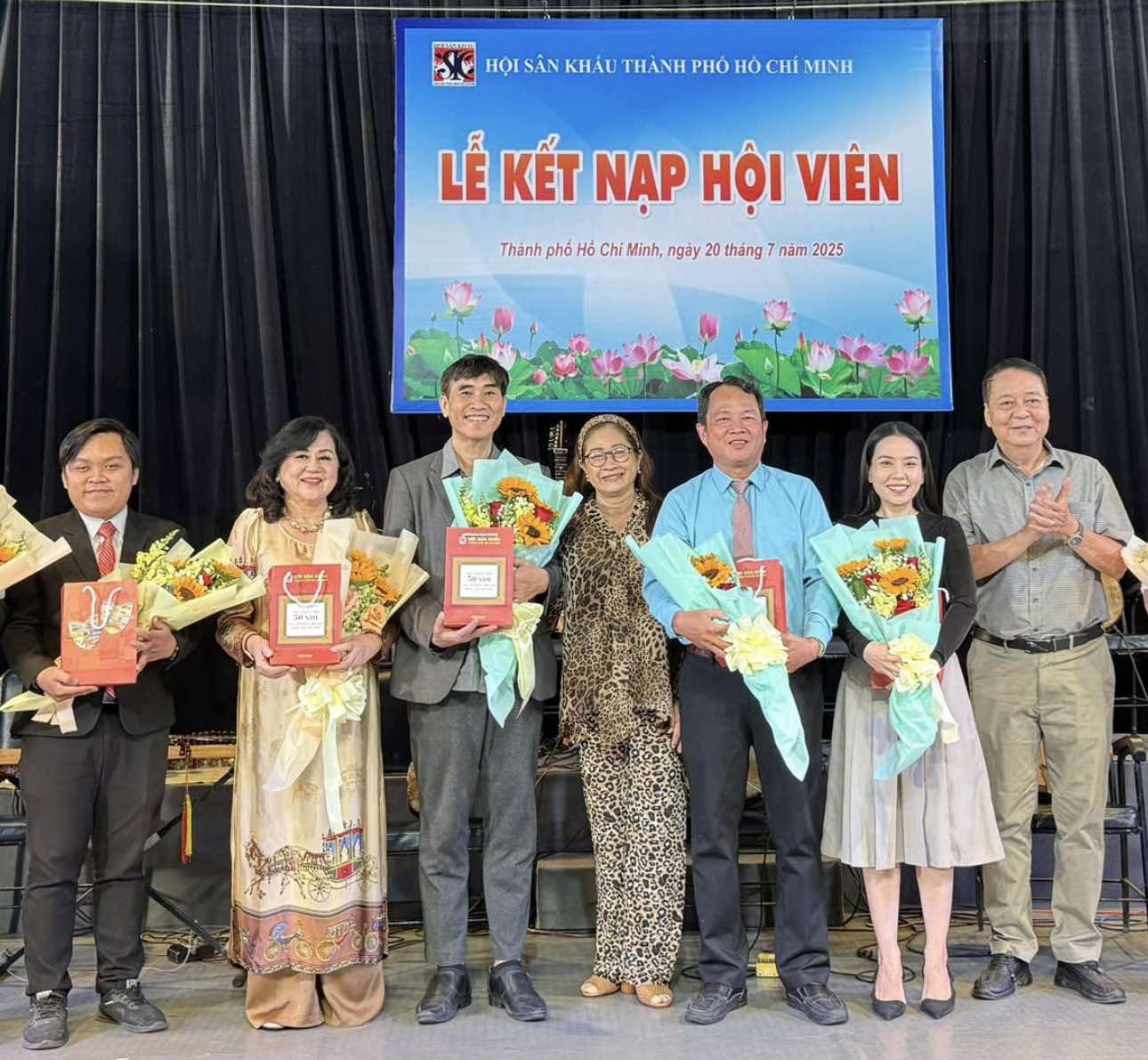 29 nghệ sĩ, nhạc công được kết nạp Hội viên Hội Sân khấu TP HCM - Ảnh 1.