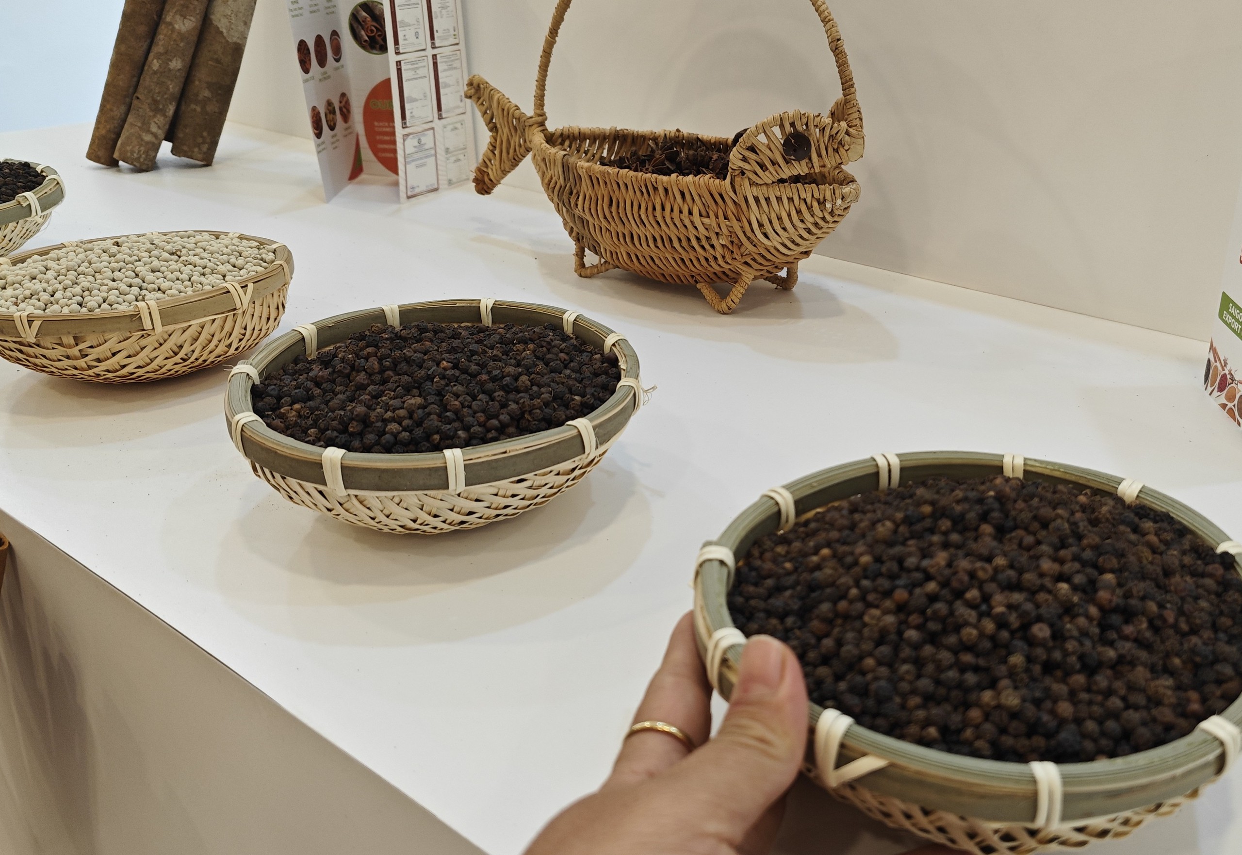 Giá tiêu hôm nay giảm mạnh, nhà đầu tư sốt ruột - Ảnh 1. Giá tiêu hôm nay giảm mạnh, nhà đầu tư sốt ruột - Ảnh 1.