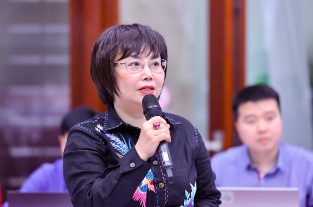 Ô nhiễm không khí Hà Nội từ giao thông gây tranh cãi giữa Bộ NN - MT và TP Hà Nội - Ảnh 2. Ô nhiễm không khí Hà Nội từ giao thông gây tranh cãi giữa Bộ NN - MT và TP Hà Nội - Ảnh 2.