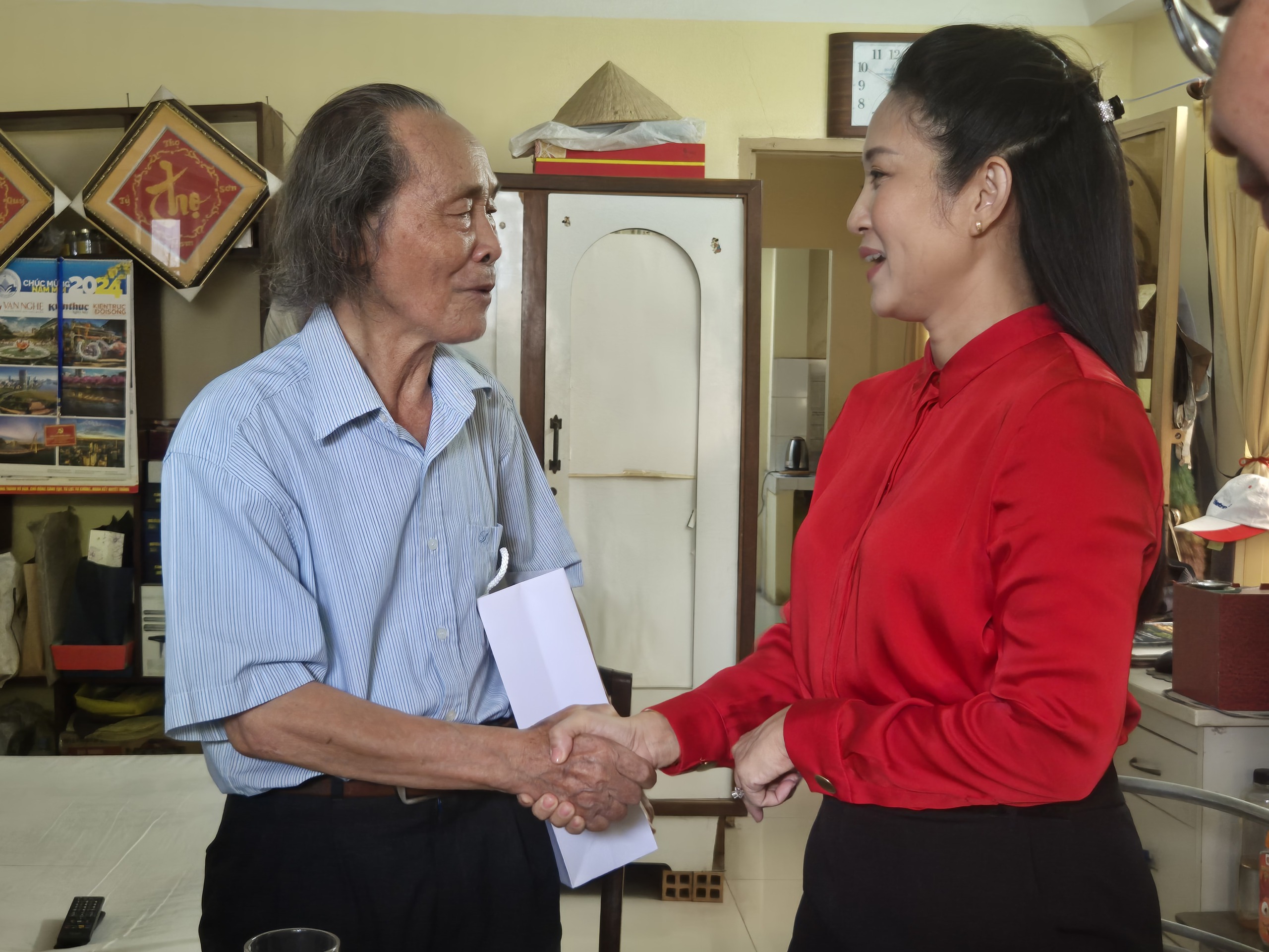 Lãnh đạo TP HCM thăm và tri ân 3 văn nghệ sĩ - Ảnh 10.
