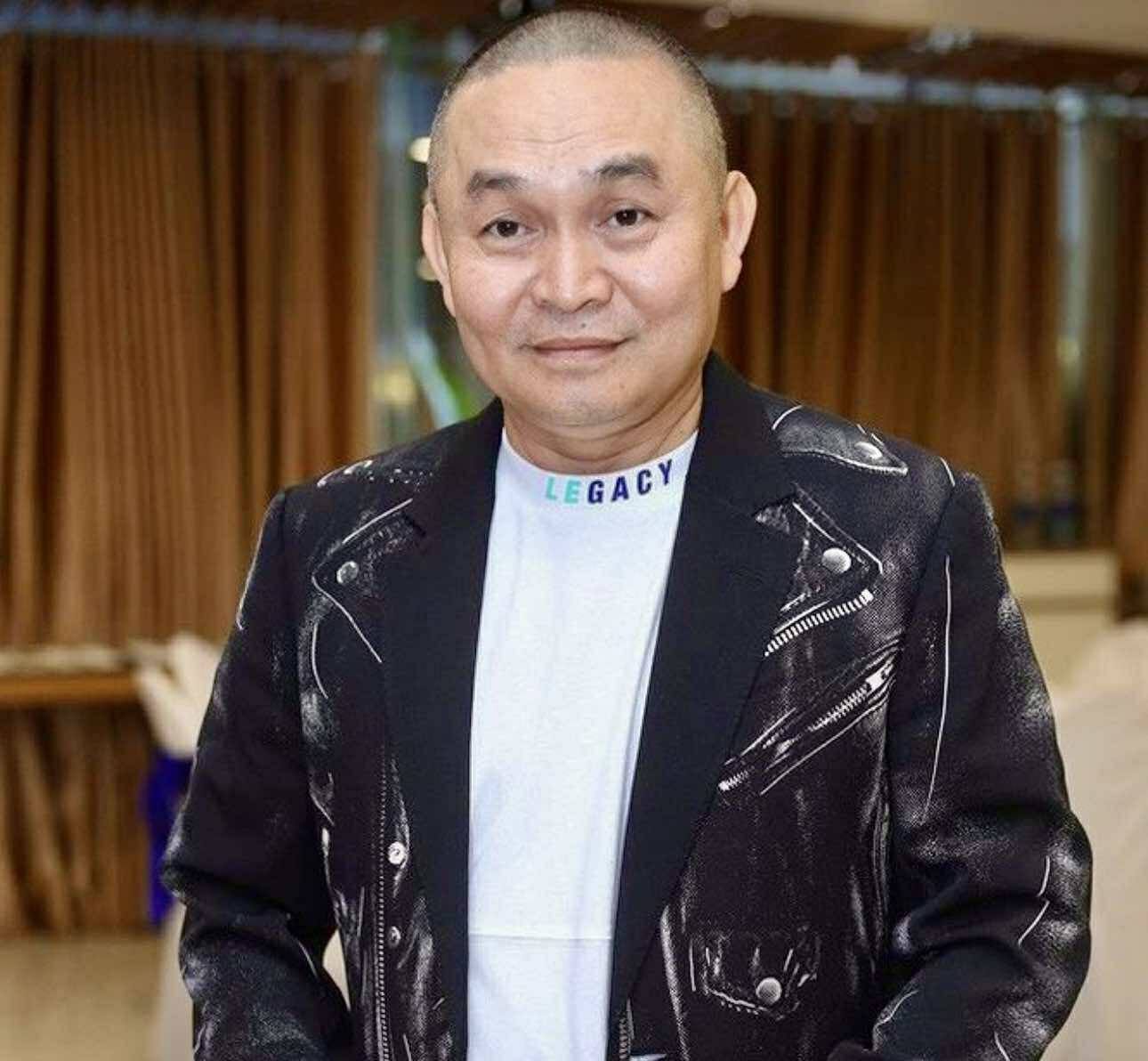 Den förtjänstfulla konstnären Xuan Hinh snyftade med  NSƯT Xuân Hinh thổn thức với