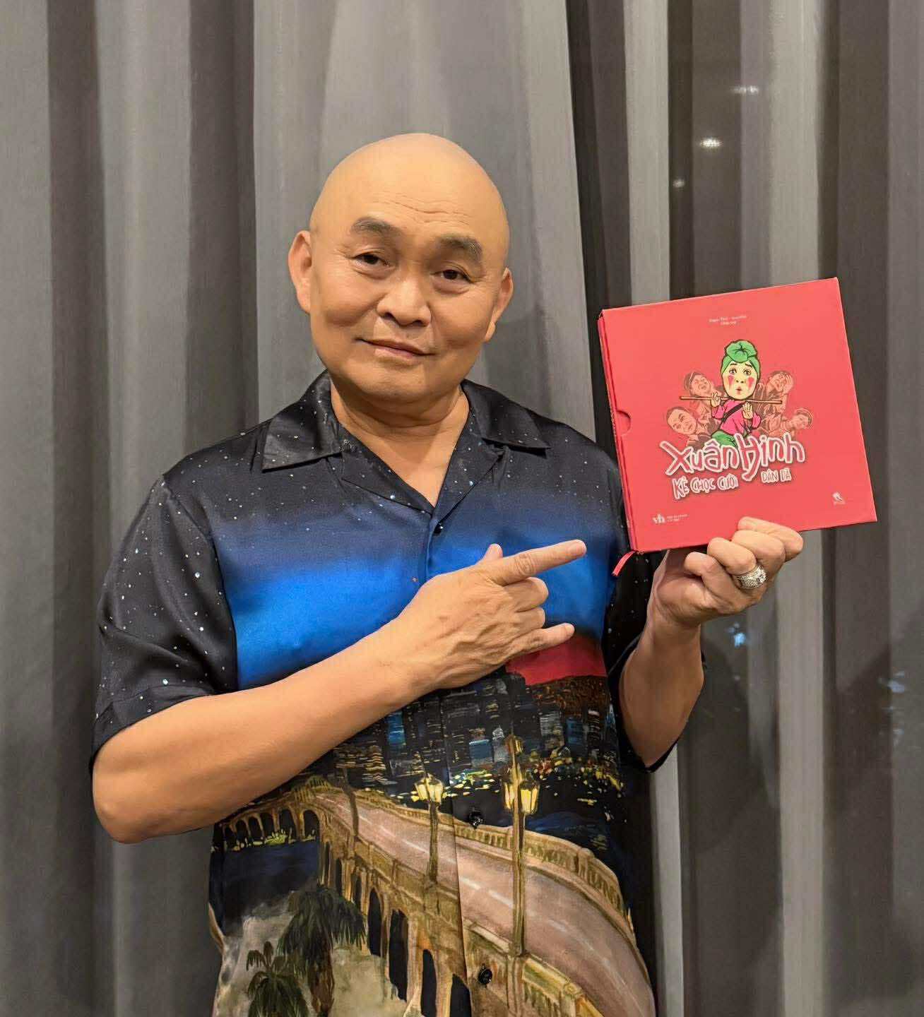 Den förtjänstfulla konstnären Xuan Hinh snyftade med  NSƯT Xuân Hinh thổn thức với