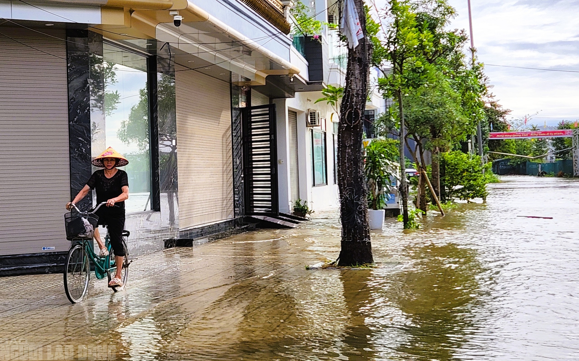 Bão số 3 Wipha đã tan, khu dân cư "VIP" ở Thanh Hóa đường vẫn thành sông - Ảnh 4.