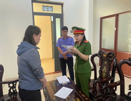 Khởi tố 2 cán bộ Công ty Nhôm Đắk Nông Nhân Cơ VINACOMIN về tội nhận hối lộ- Ảnh 2. Khởi tố 2 cán bộ Công ty Nhôm Đắk Nông Nhân Cơ VINACOMIN về tội nhận hối lộ- Ảnh 2.