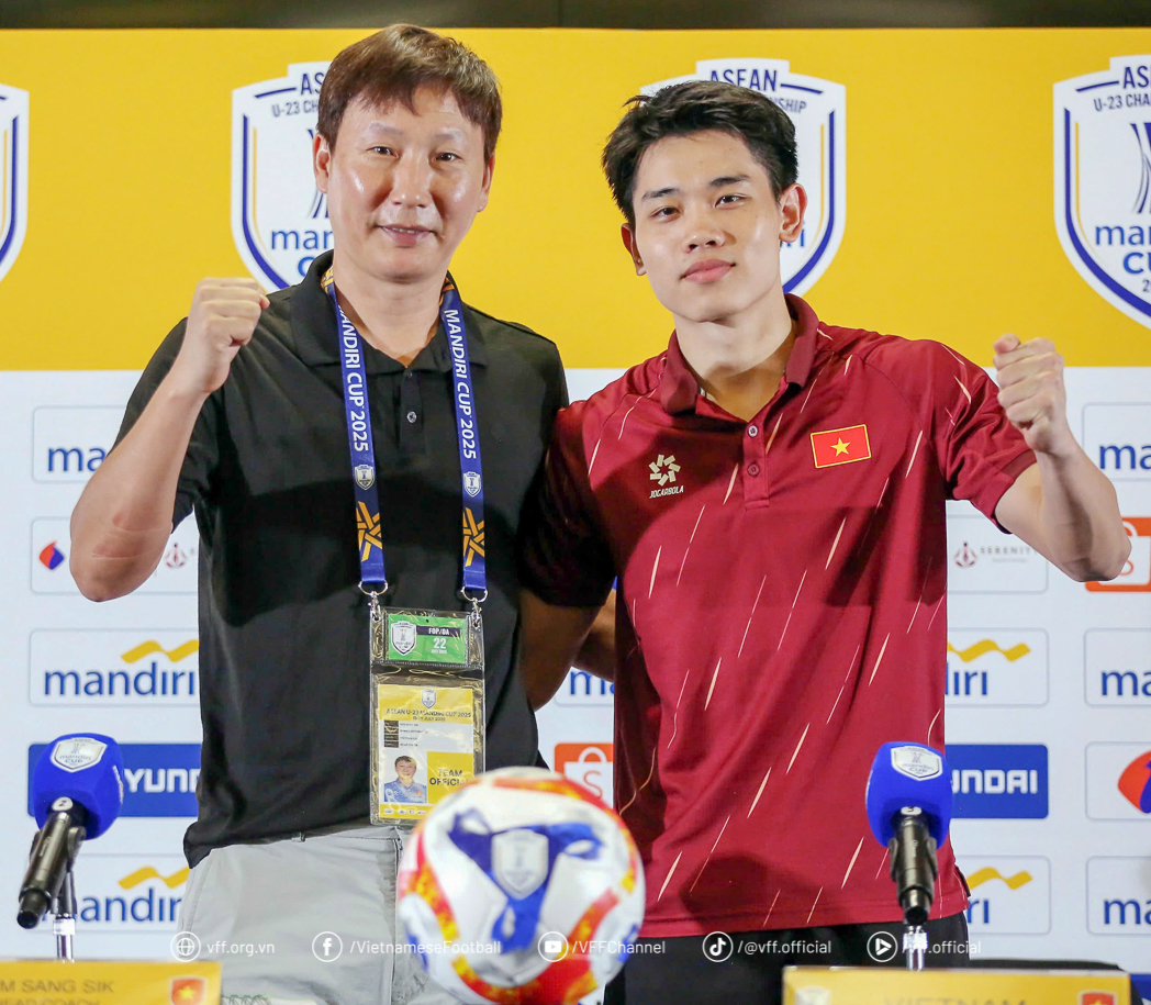 Nguyen Dinh Bac își recapătă forma maximă - Foto 3. Nguyễn Đình Bắc lấy lại phong độ đỉnh cao- Ảnh 3.