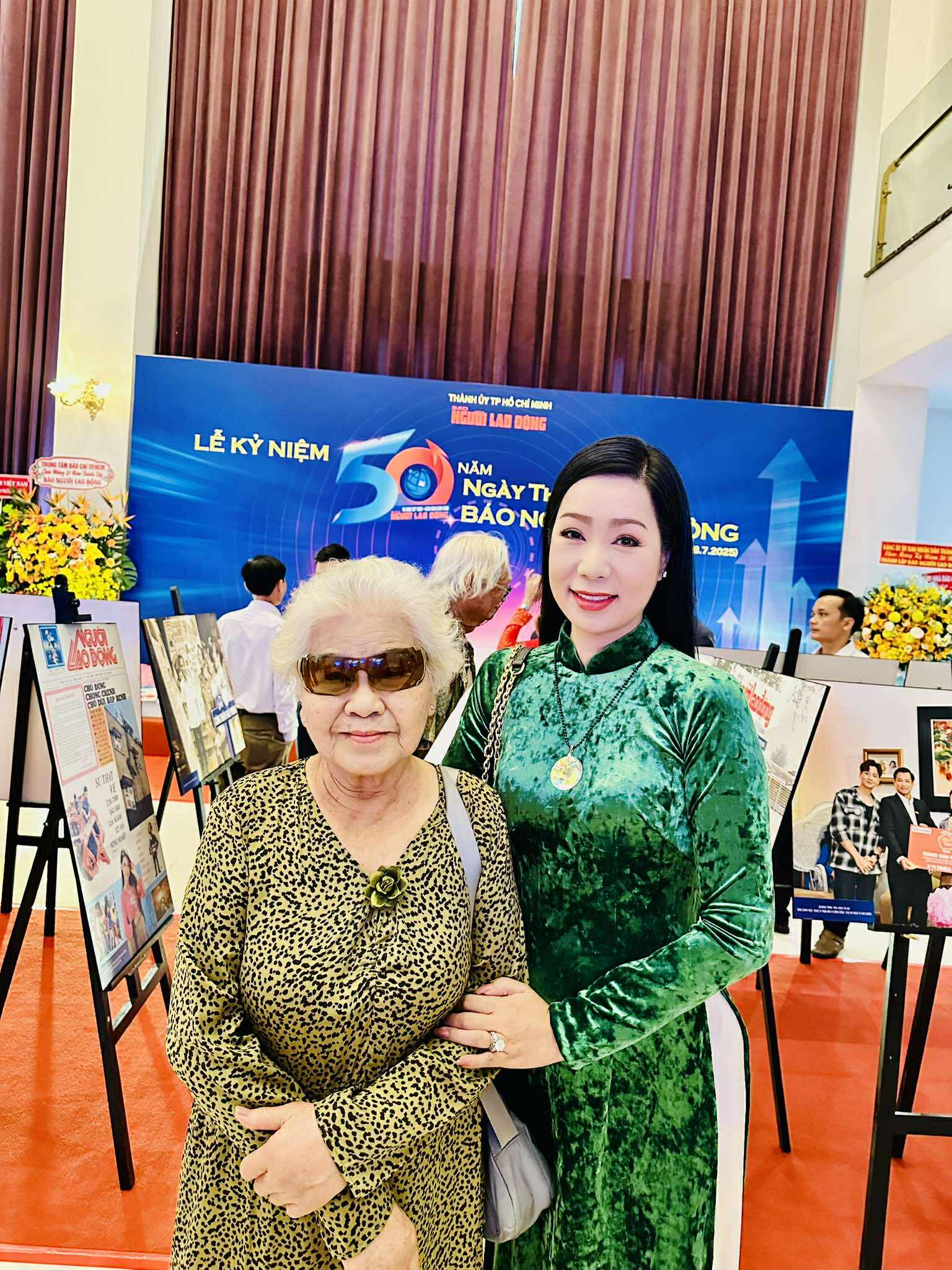 Visszhangok: NGUOI LAO DONG újság – 50 év dicsőséges utazás a művészek szívében - 11. kép. Dư âm: Báo NGƯỜI LAO ĐỘNG – 50 năm một hành trình vẻ vang trong trái tim nghệ sĩ- Ảnh 11.