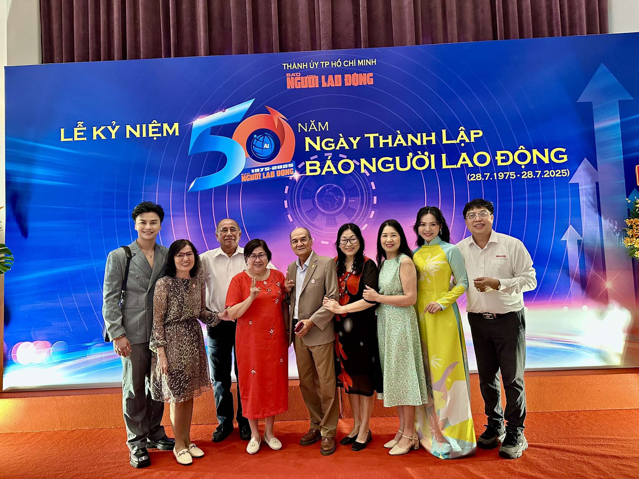 Visszhangok: NGUOI LAO DONG újság – 50 év dicsőséges utazás a művészek szívében - 13. kép. Dư âm: Báo NGƯỜI LAO ĐỘNG – 50 năm một hành trình vẻ vang trong trái tim nghệ sĩ- Ảnh 13.