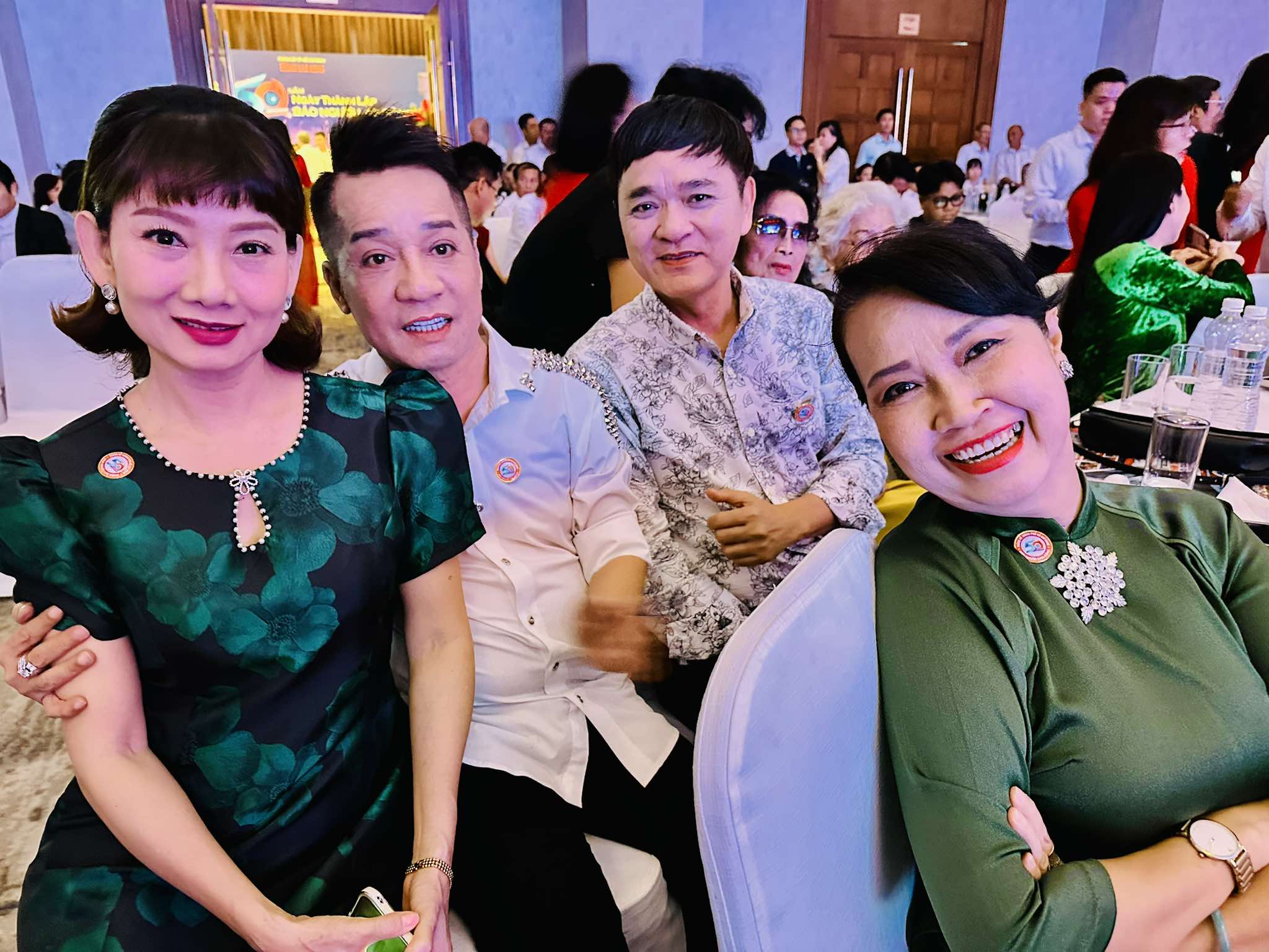 Visszhangok: NGUOI LAO DONG újság – 50 év dicsőséges utazás a művészek szívében – 10. kép. Dư âm: Báo NGƯỜI LAO ĐỘNG – 50 năm một hành trình vẻ vang trong trái tim nghệ sĩ- Ảnh 10.