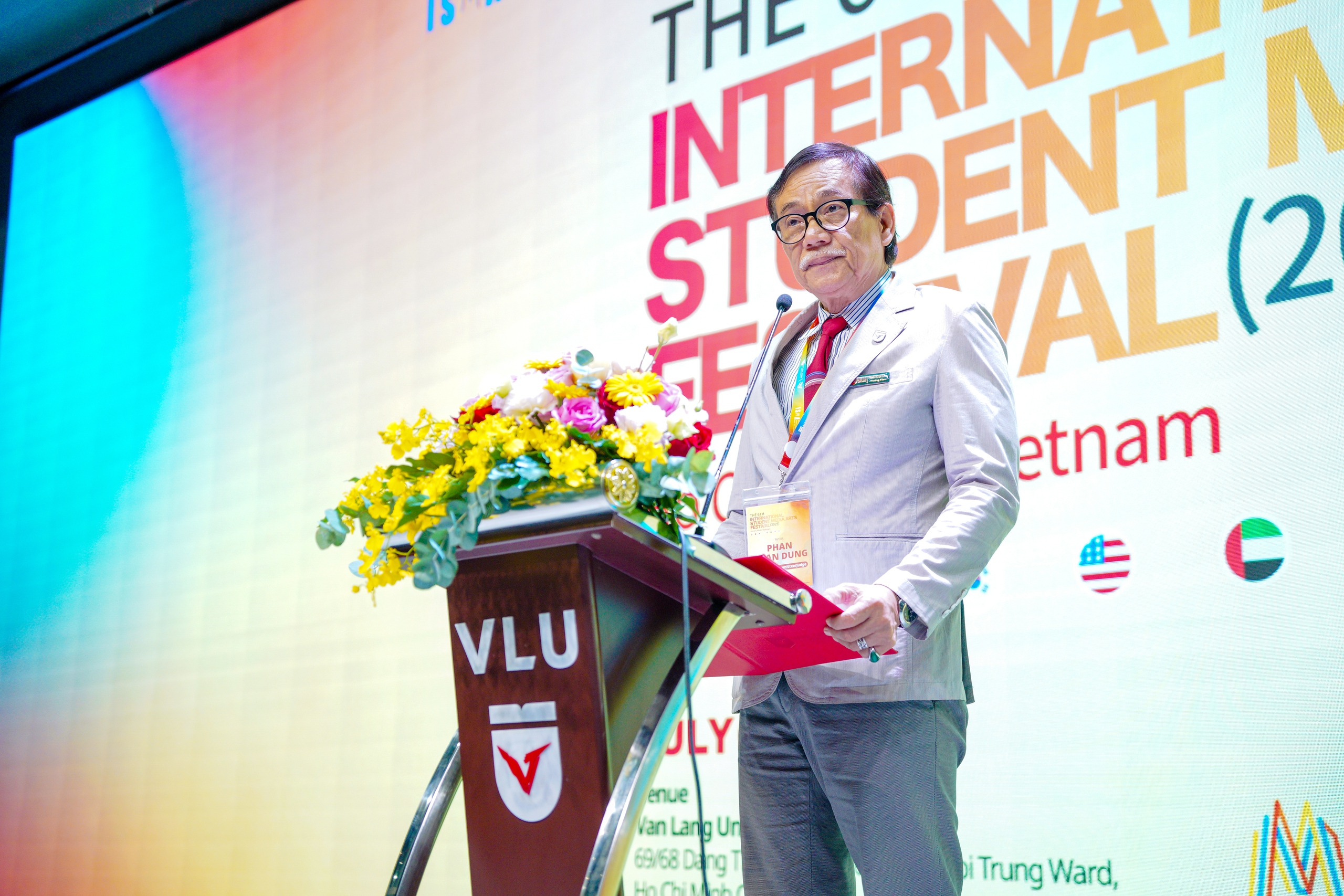 សាកលវិទ្យាល័យចំនួន ៣៧ នៃ ៨ ប្រទេសចូលរួមមហោស្រពភាពយន្តនិស្សិតអន្តរជាតិនៅវៀតណាម - រូបថត ៣. 37 trường ĐH ở 8 quốc gia tham dự Liên hoan phim Sinh viên Quốc tế tại Việt Nam- Ảnh 3.