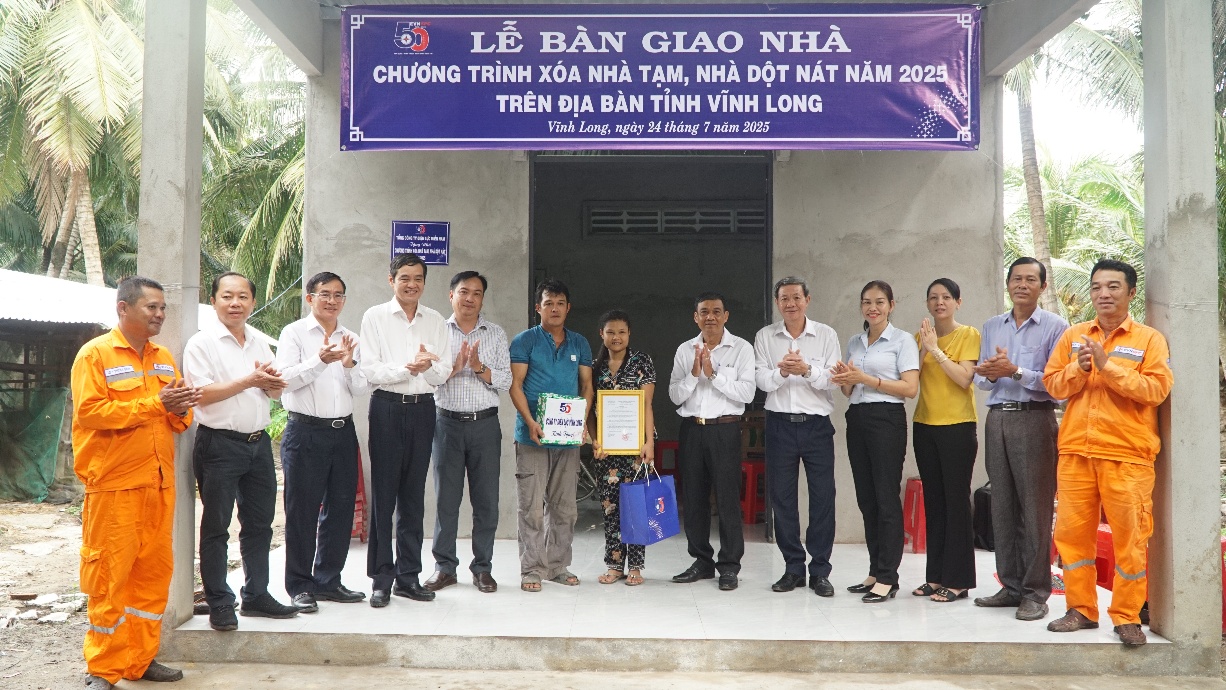 EVNSPC hoàn thành chương trình hỗ trợ xóa nhà tạm, nhà dột nát tại các tỉnh phía Nam- Ảnh 2.