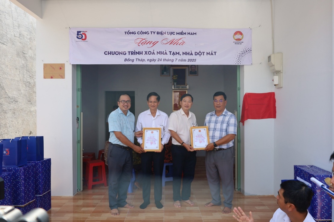 EVNSPC hoàn thành chương trình hỗ trợ xóa nhà tạm, nhà dột nát tại các tỉnh phía Nam- Ảnh 5.