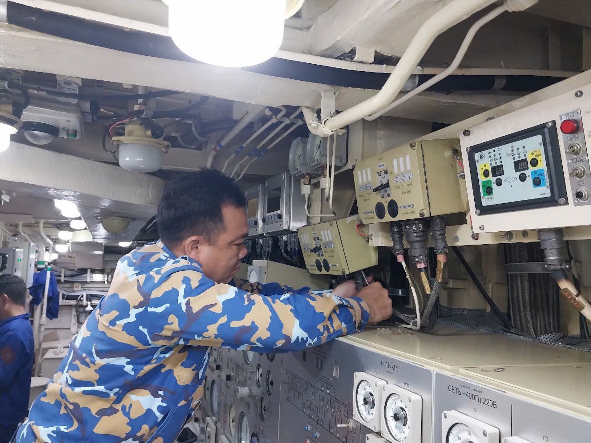 Trực thăng, tàu ngầm Kilo 636 luyện tập diễu binh trên biển dịp Quốc khánh 2/9- Ảnh 5.