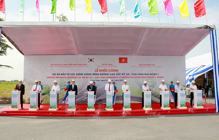 Khởi công đường cao tốc Mỹ An - Cao Lãnh kết nối miền Đông và Tây Nam bộ - Ảnh 1.