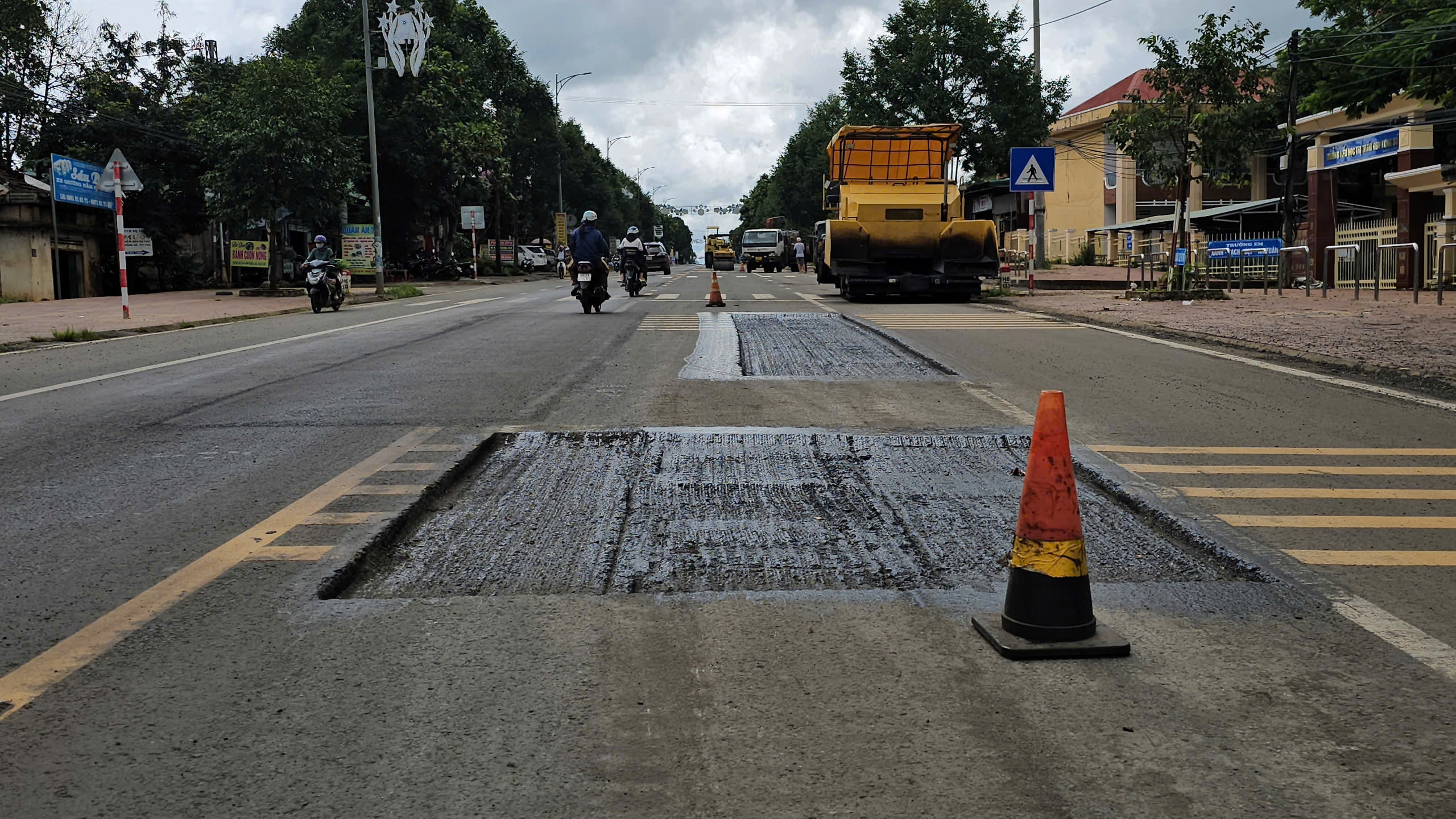 Quốc lộ 19 vừa làm đã nát bét, địa phương cương quyết không nhận bàn giao- Ảnh 4. Quốc lộ 19 vừa làm đã nát bét, địa phương cương quyết không nhận bàn giao- Ảnh 4.