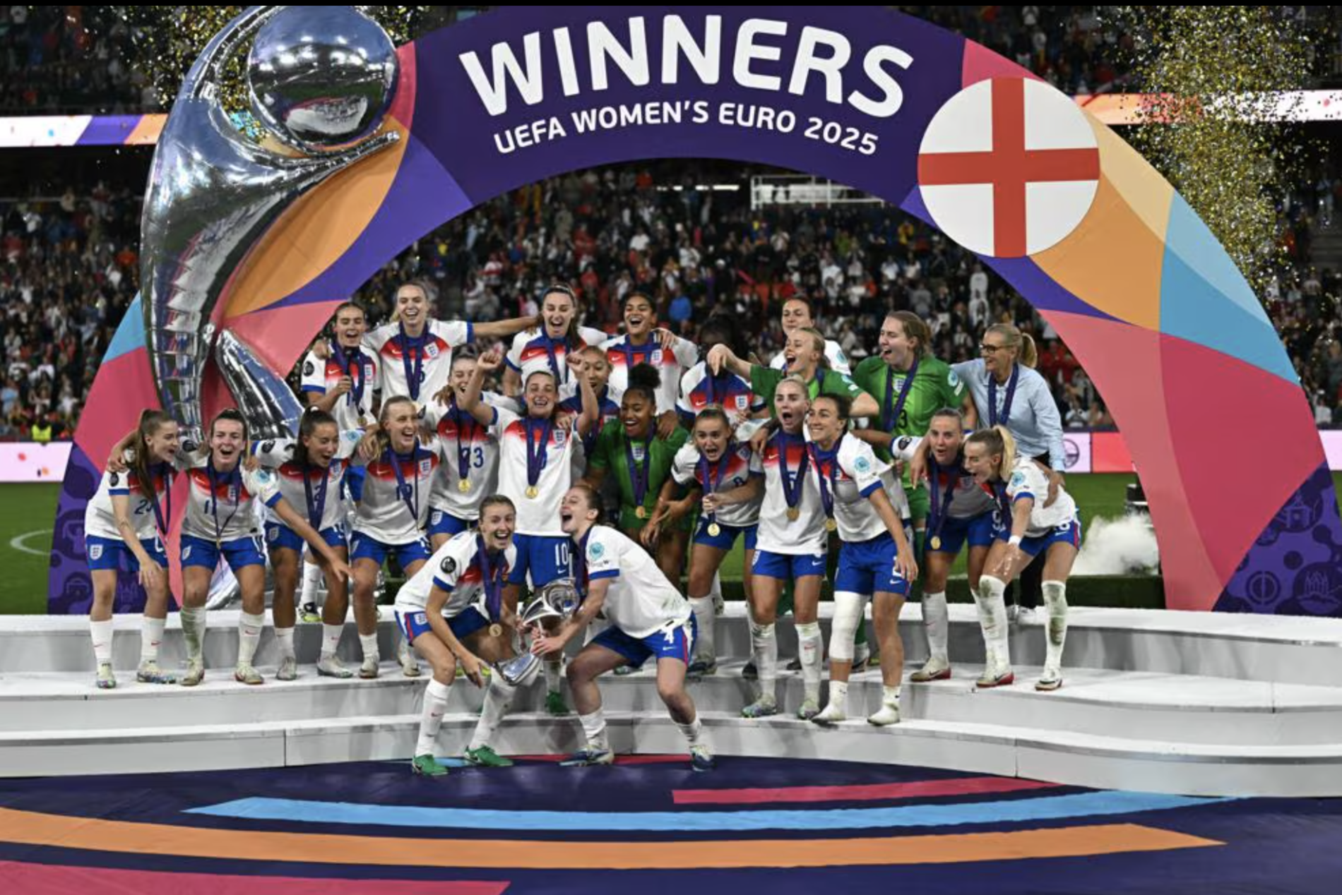 Euro 2025: Mengalahkan Spanyol dalam adu penalti, Inggris dengan susah payah mempertahankan gelar mereka - Foto 7. Euro 2025: Thắng Tây Ban Nha ở loạt 11 m, tuyển Anh nghẹt thở bảo vệ ngôi Hậu- Ảnh 7.