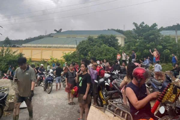 Giám đốc lên mạng xã hội phát trực tiếp khẳng định Thủy điện Bản Vẽ an toàn- Ảnh 3. Giám đốc lên mạng xã hội phát trực tiếp khẳng định Thủy điện Bản Vẽ an toàn- Ảnh 3.