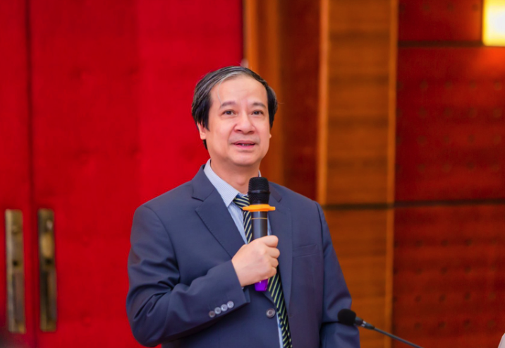 Bộ trưởng GD-ĐT phản hồi ý kiến cả nước dùng 1 bộ SGK - Ảnh 1.