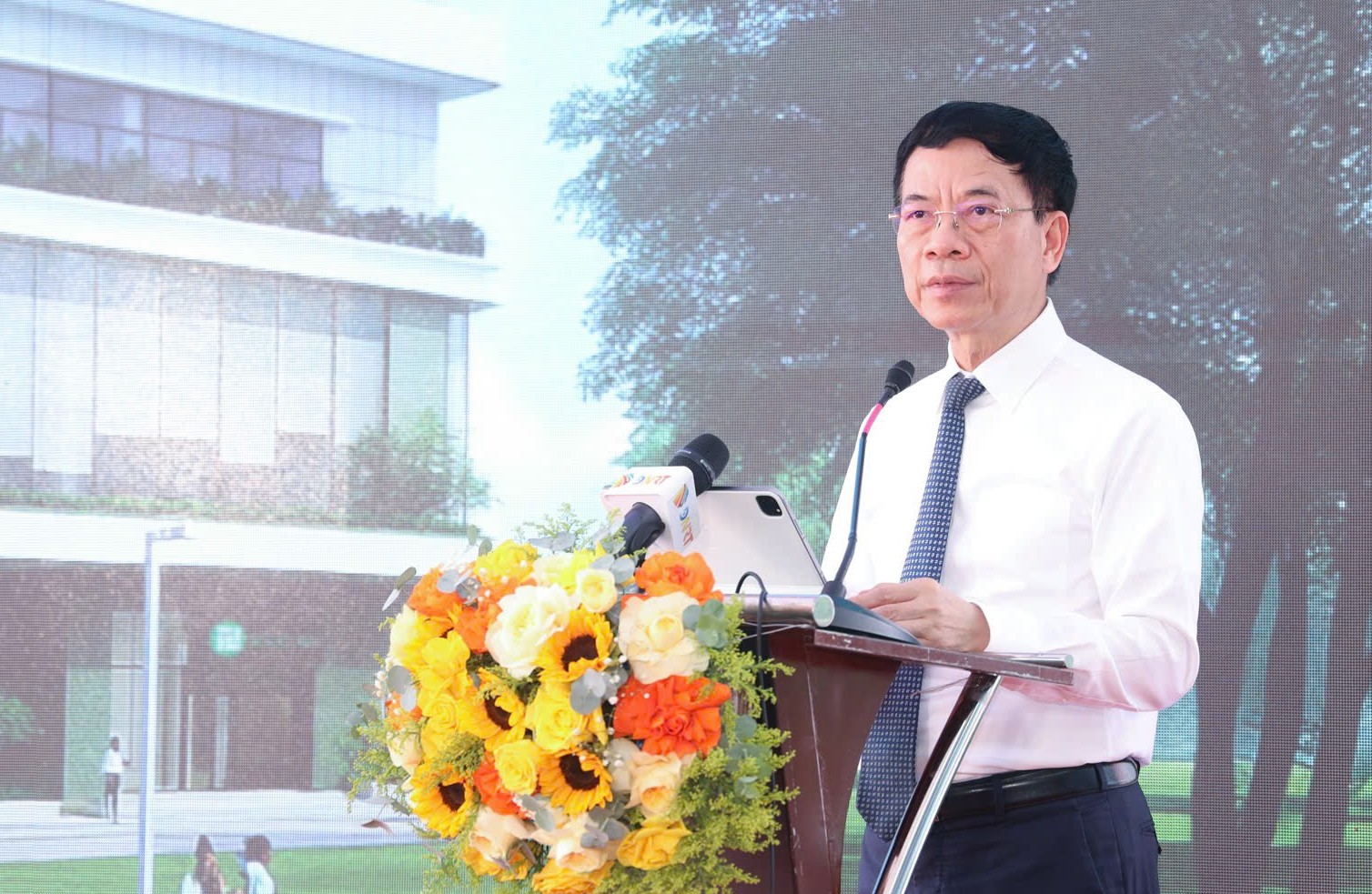 Da Nang spouští projekt Fab-Lab 1. 800 miliard dongů na vývoj polovodičové technologie - Foto 2. Đà Nẵng khởi động dự án Fab - Lab 1 . 800 Tỉ đồng phát triển công nghệ bán dẫn - Ảnh 2.