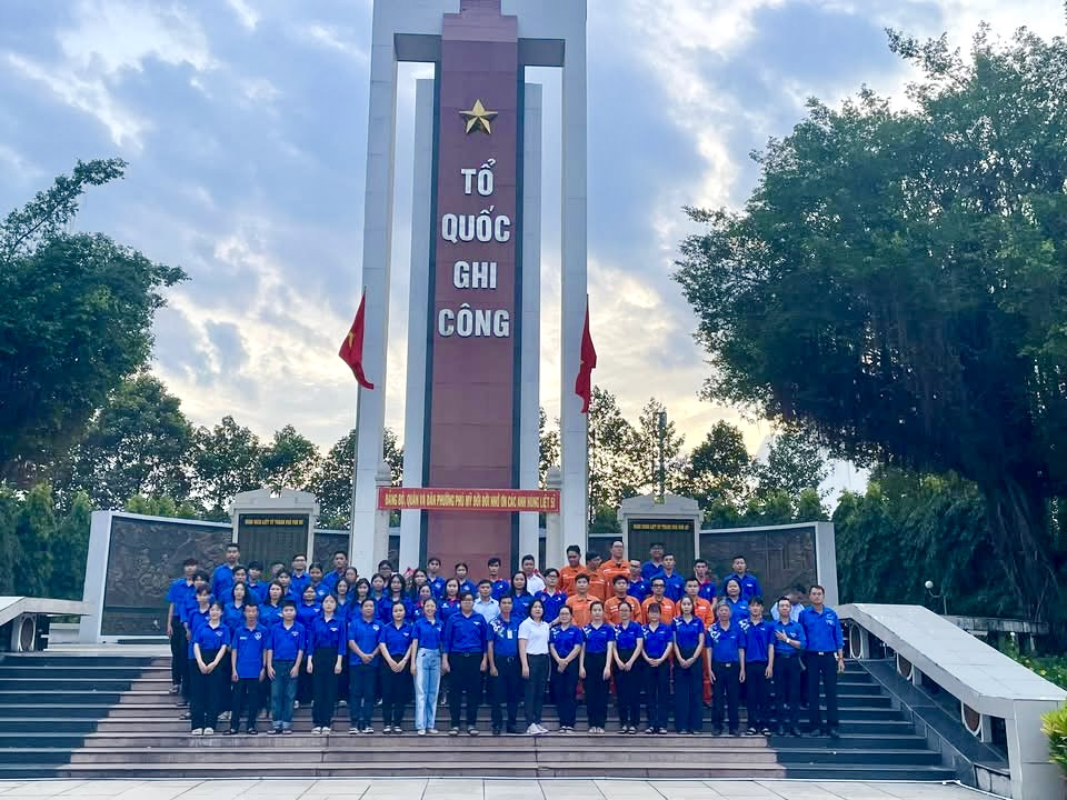 EPS: Viết tiếp câu chuyện hòa bình- Ảnh 3. EPS: Viết tiếp câu chuyện hòa bình- Ảnh 3.