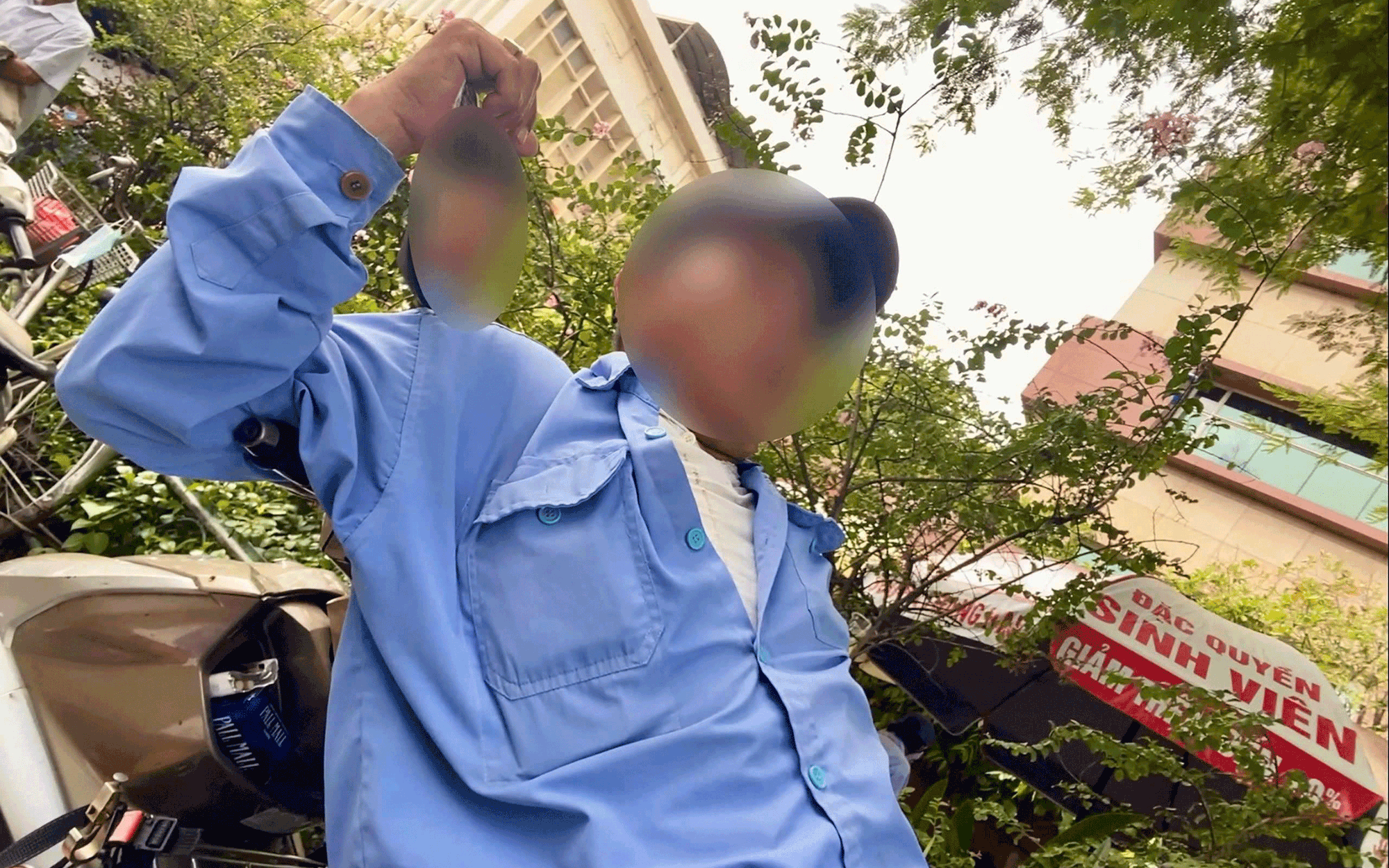 Lãnh đạo TP HCM yêu cầu Công an làm rõ nội dung Báo Người Lao Động phản ánh về "cò" khám bệnh - Ảnh 4.