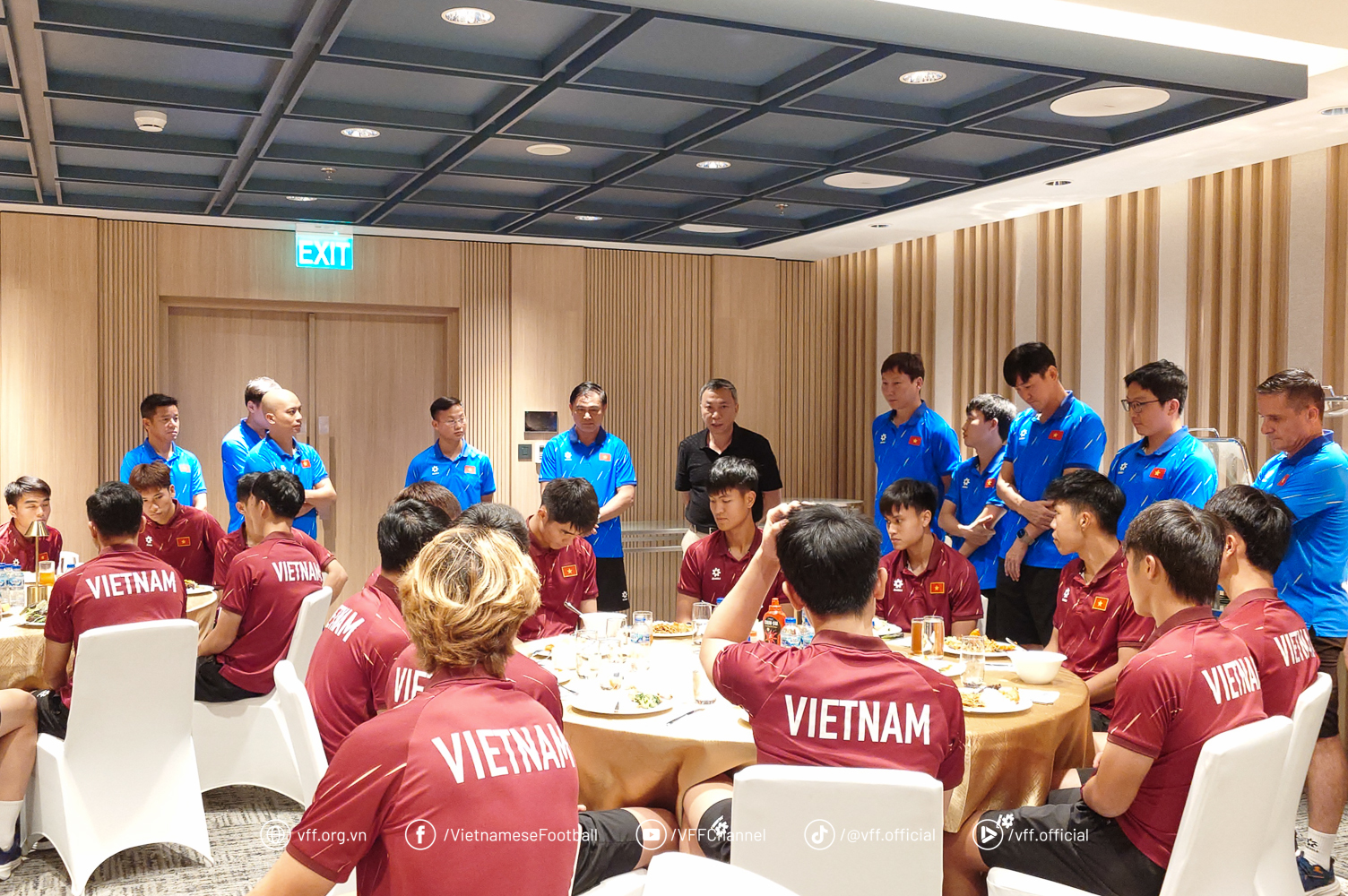 Chủ tịch LĐBĐ Việt Nam truyền động lực cho U23 Việt Nam trước trận chung kết - Ảnh 1.