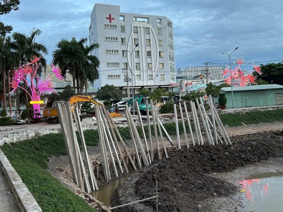 Tranh luận trái chiều về hồ Nguyễn Du ở An Giang khi rút cạn nước- Ảnh 4. Tranh luận trái chiều về hồ Nguyễn Du ở An Giang khi rút cạn nước- Ảnh 4.