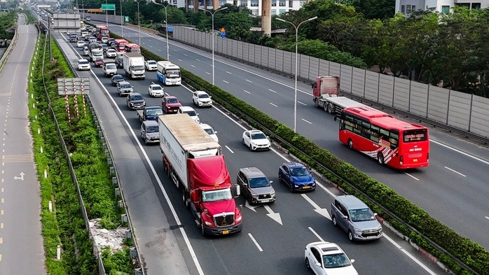 Tắc đường, sự cố, không có trạm dừng nghỉ…thì thời gian lái xe liên tục tính như thế nào?. - Ảnh 1.