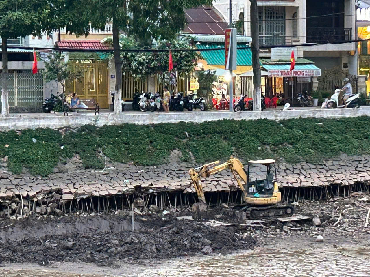 Tranh luận trái chiều về hồ Nguyễn Du ở An Giang khi rút cạn nước- Ảnh 3. Tranh luận trái chiều về hồ Nguyễn Du ở An Giang khi rút cạn nước- Ảnh 3.