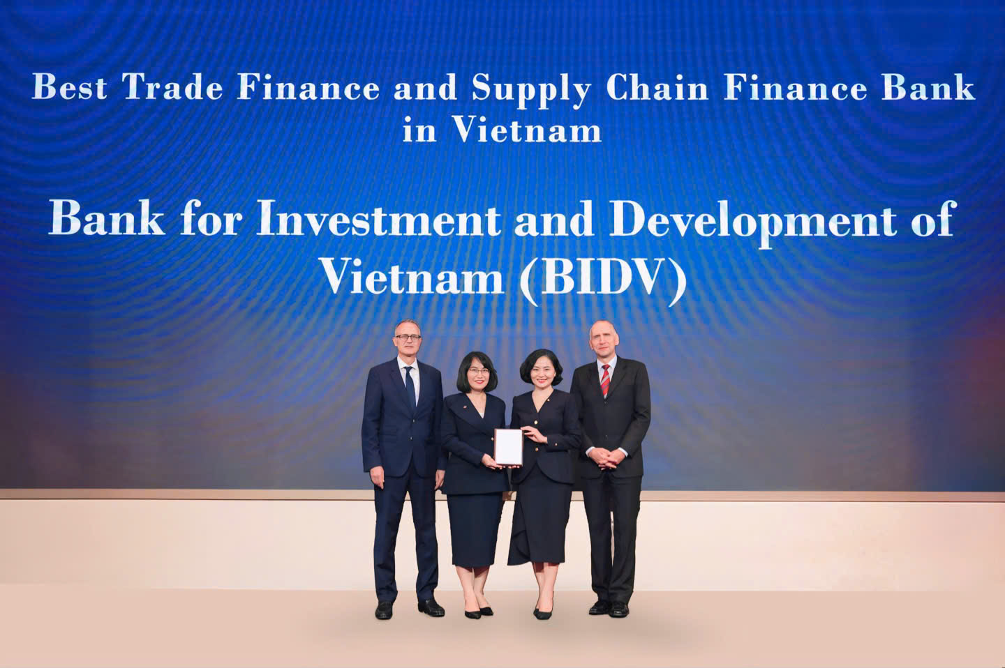 BIDV khẳng định vị thế trong lĩnh vực tài trợ thương mại và tài trợ chuỗi cung ứng- Ảnh 1. BIDV khẳng định vị thế trong lĩnh vực tài trợ thương mại và tài trợ chuỗi cung ứng- Ảnh 1.