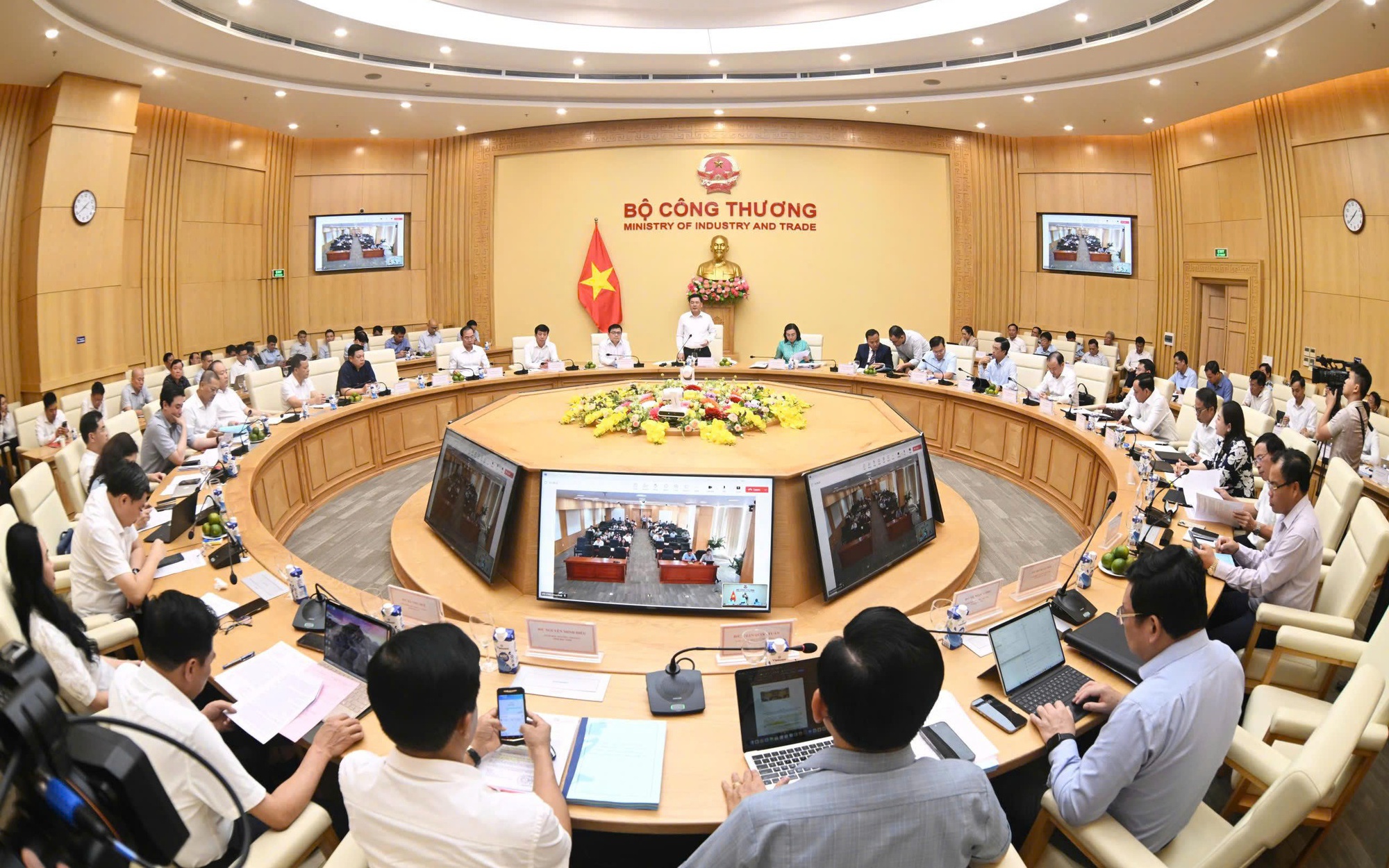 34 Lãnh đạo cấp Cục , vụ bộ Công Thương xuống địa phương thực hiện nhiệm vụ gì? - Ảnh 2.