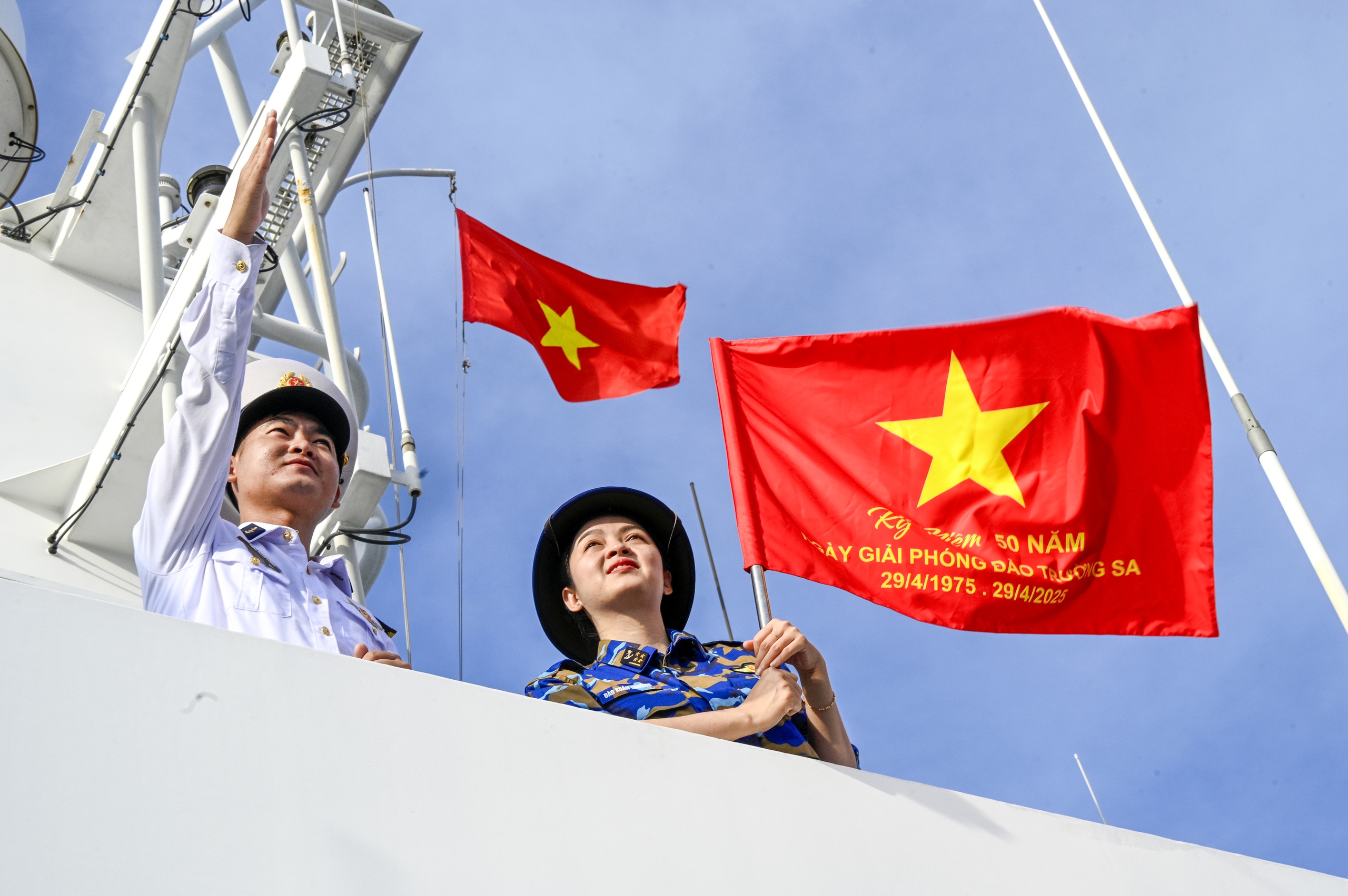 Tổ quốc và người lính biển: Hình ảnh Tự hào của Hải quân Nhân dân Việt Nam - Ảnh 4. Tổ quốc và người lính biển: Hình ảnh Tự hào của Hải quân Nhân dân Việt Nam - Ảnh 4.