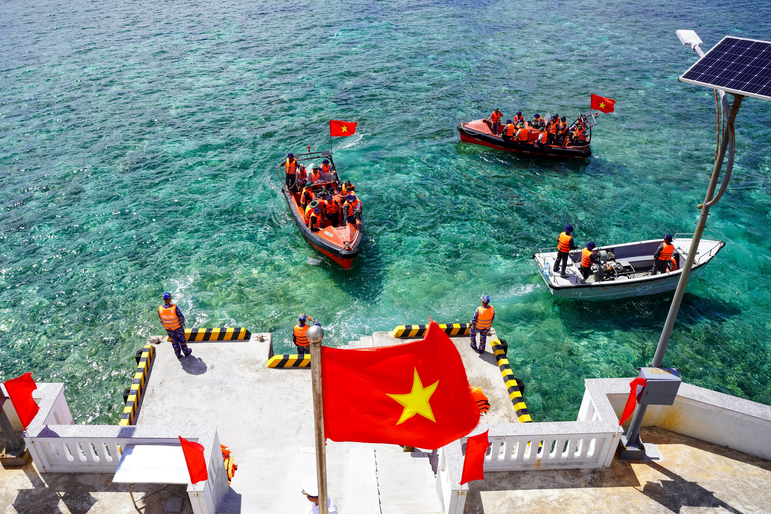 Tổ quốc và người lính biển: Hình ảnh Tự hào của Hải quân Nhân dân Việt Nam - Ảnh 6. Tổ quốc và người lính biển: Hình ảnh Tự hào của Hải quân Nhân dân Việt Nam - Ảnh 6.