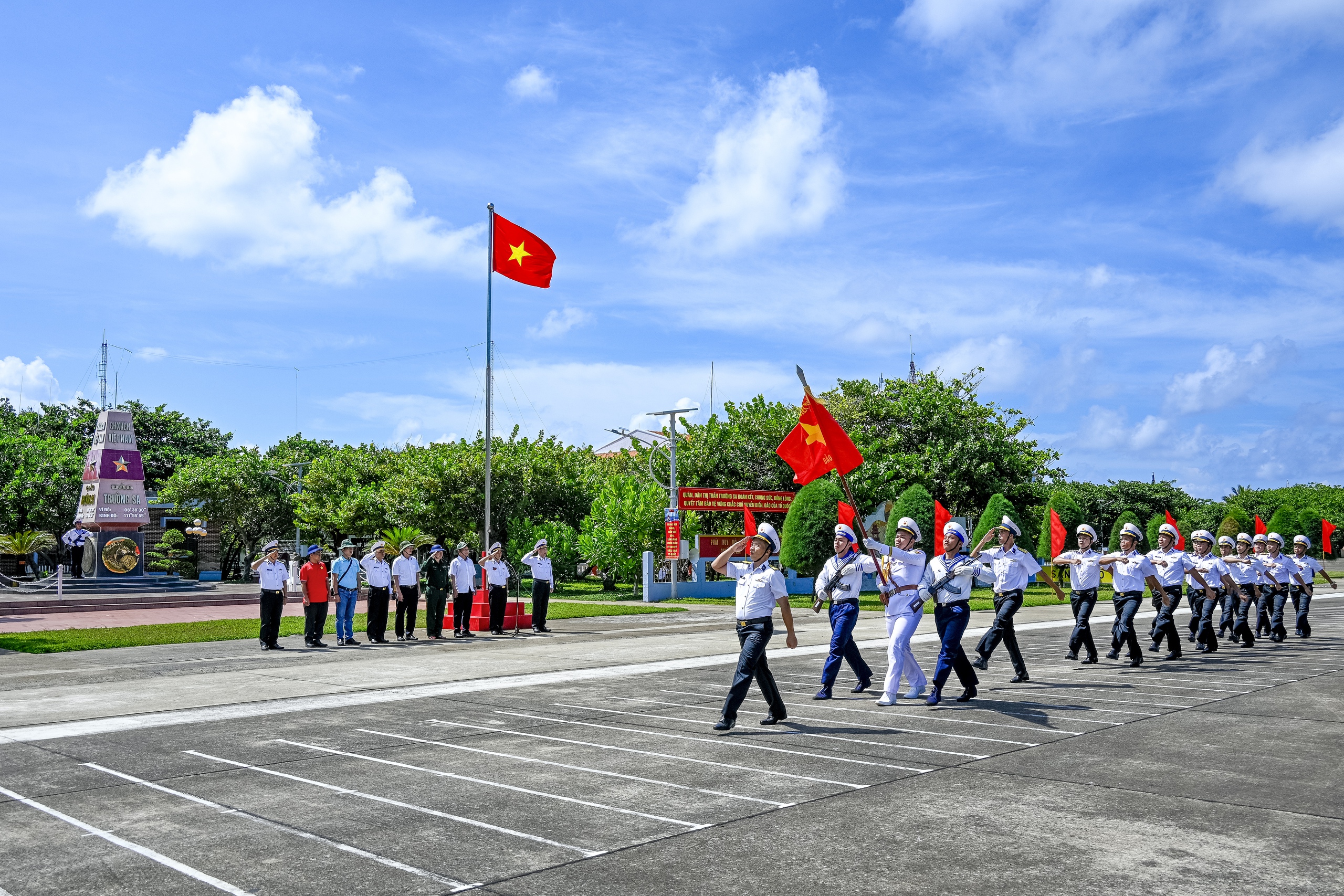 Tổ quốc và người lính biển: Hình ảnh Tự hào của Hải quân Nhân dân Việt Nam - Ảnh 7. Tổ quốc và người lính biển: Hình ảnh Tự hào của Hải quân Nhân dân Việt Nam - Ảnh 7.