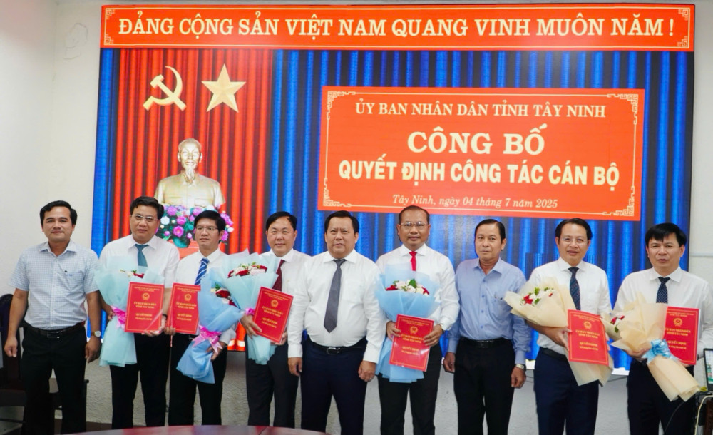 Bổ nhiệm Trưởng Ban và 5 Phó Trưởng Ban Quản lý Khu Kinh tế tỉnh Tây Ninh- Ảnh 2.
